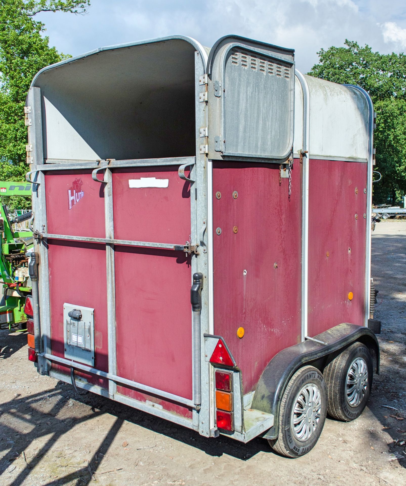 Ifor Williams HB505R Hunter horse box trailer S/N: WO238802 c/w aluminium floor ** No centre divider - Image 2 of 8