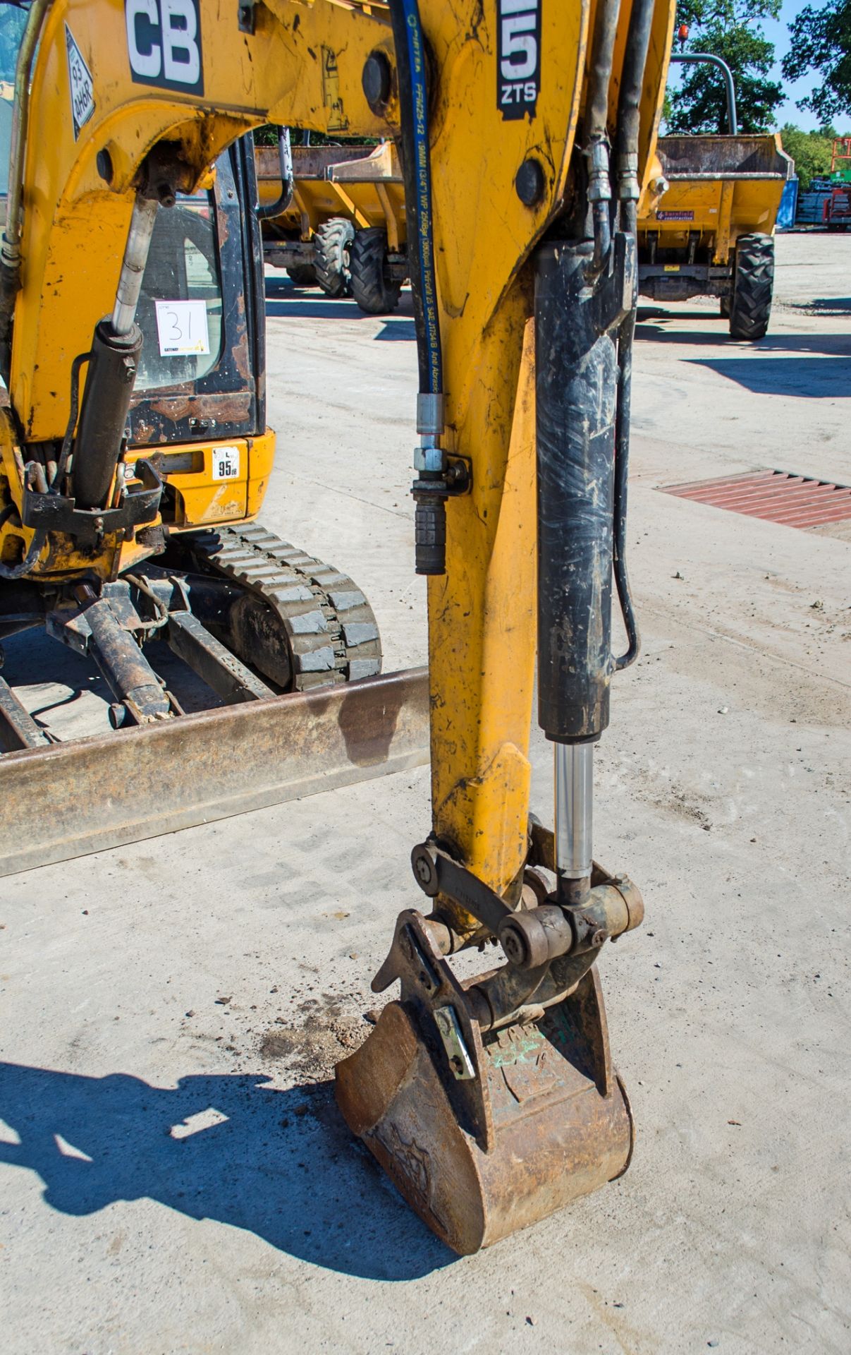 JCB 8025 ZTS 2.5 tonne zero tail swing rubber tracked mini excavator Year: 2013 S/N: 2226143 - Image 13 of 19