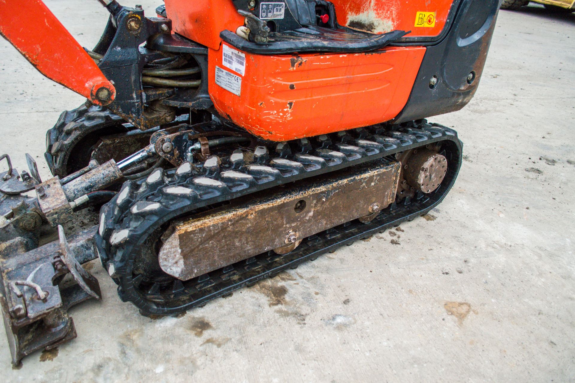 Kubota K008-3 0.8 tonne rubber tracked micro excavator Year: 2018 S/N: 30713 Recorded Hours: 1319 - Image 9 of 20