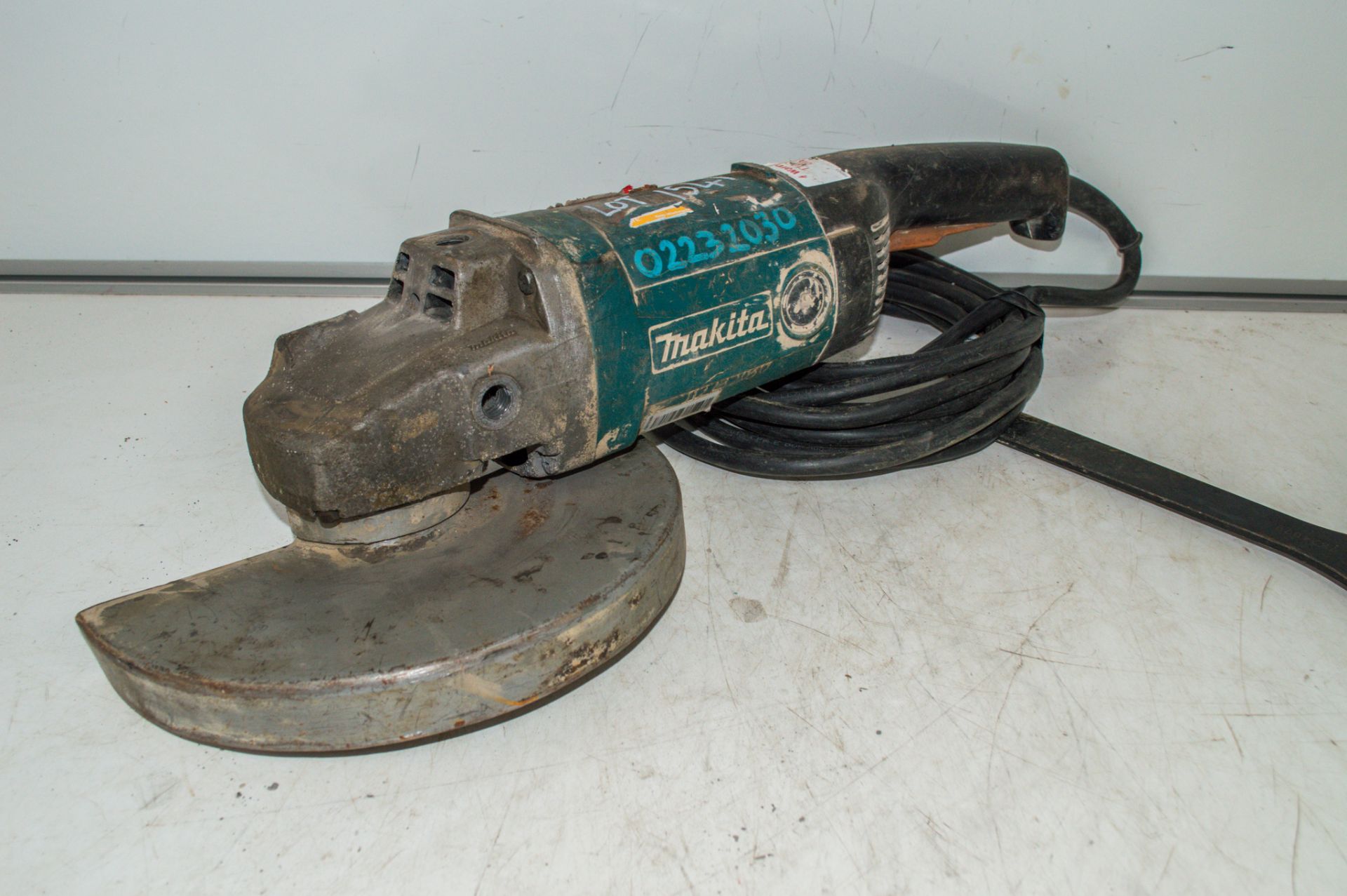 Makita 110v 230mm angle grinder 02232030 ** Plug cut off **