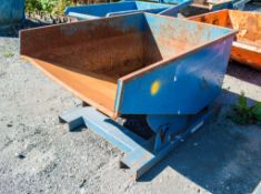 Conquip tipping skip LE16I995