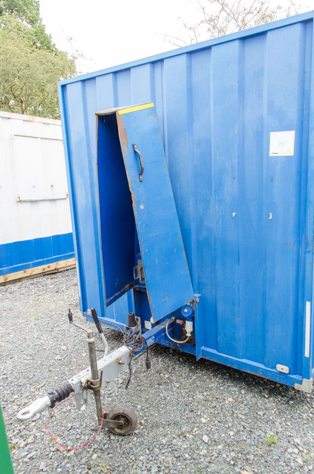 Groundhog 12 ft x 8 ft steel anti vandal mobile welfare unit Comprising of: Canteen area, toilet & - Image 5 of 10