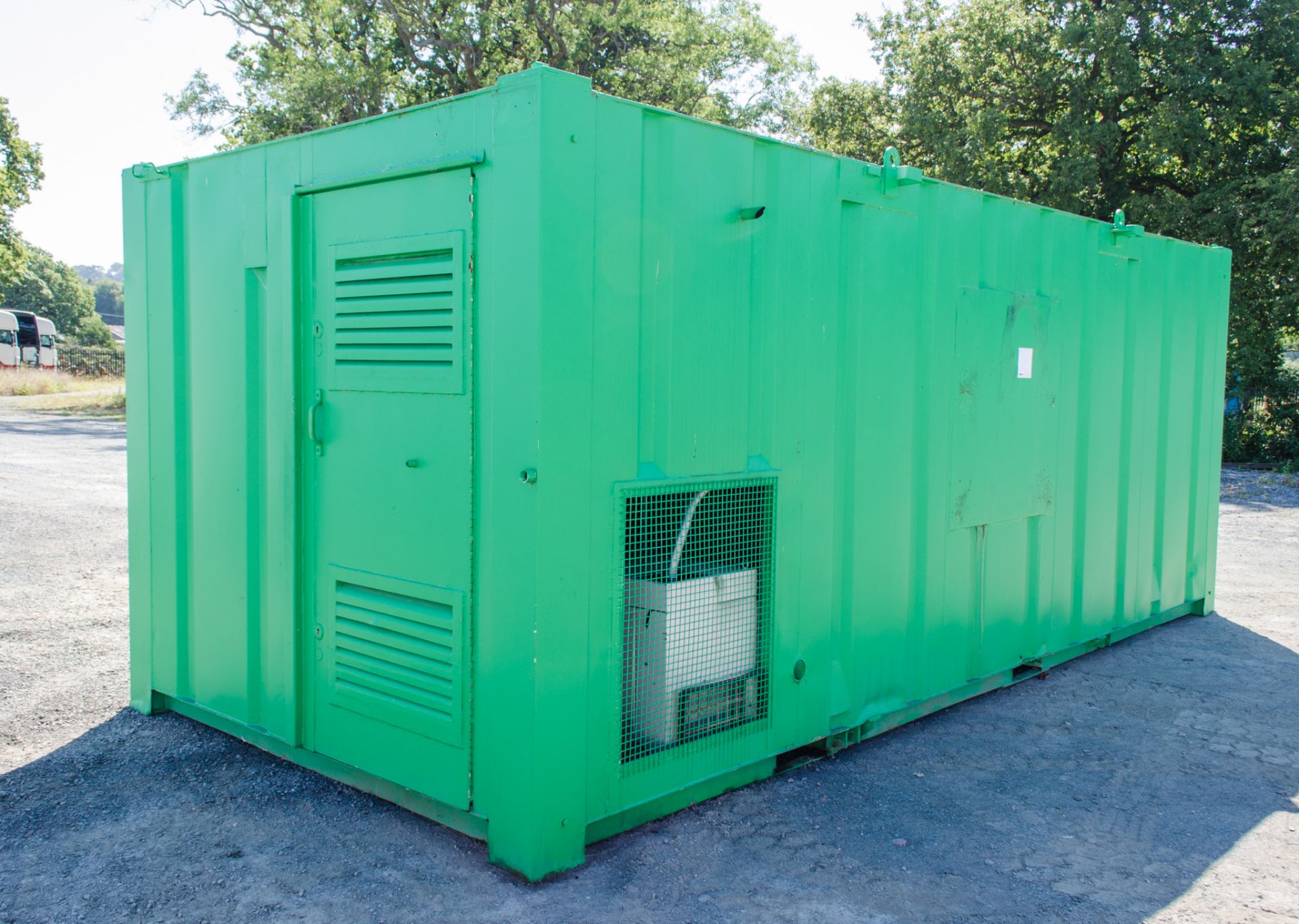 21 ft x 9 ft steel anti vandal welfare site unit Comprising of: canteen area, toilet & generator - Image 4 of 10