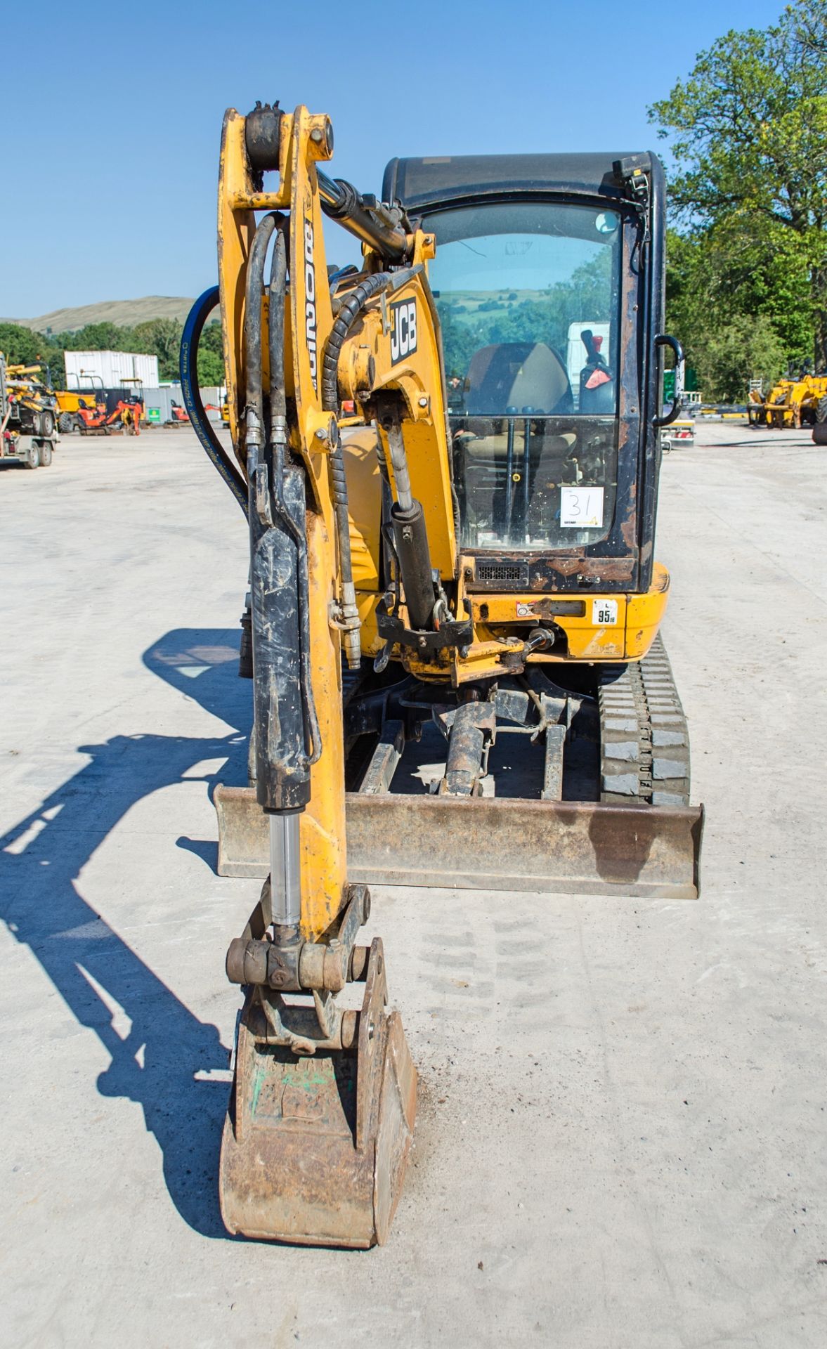 JCB 8025 ZTS 2.5 tonne zero tail swing rubber tracked mini excavator Year: 2013 S/N: 2226143 - Image 5 of 19