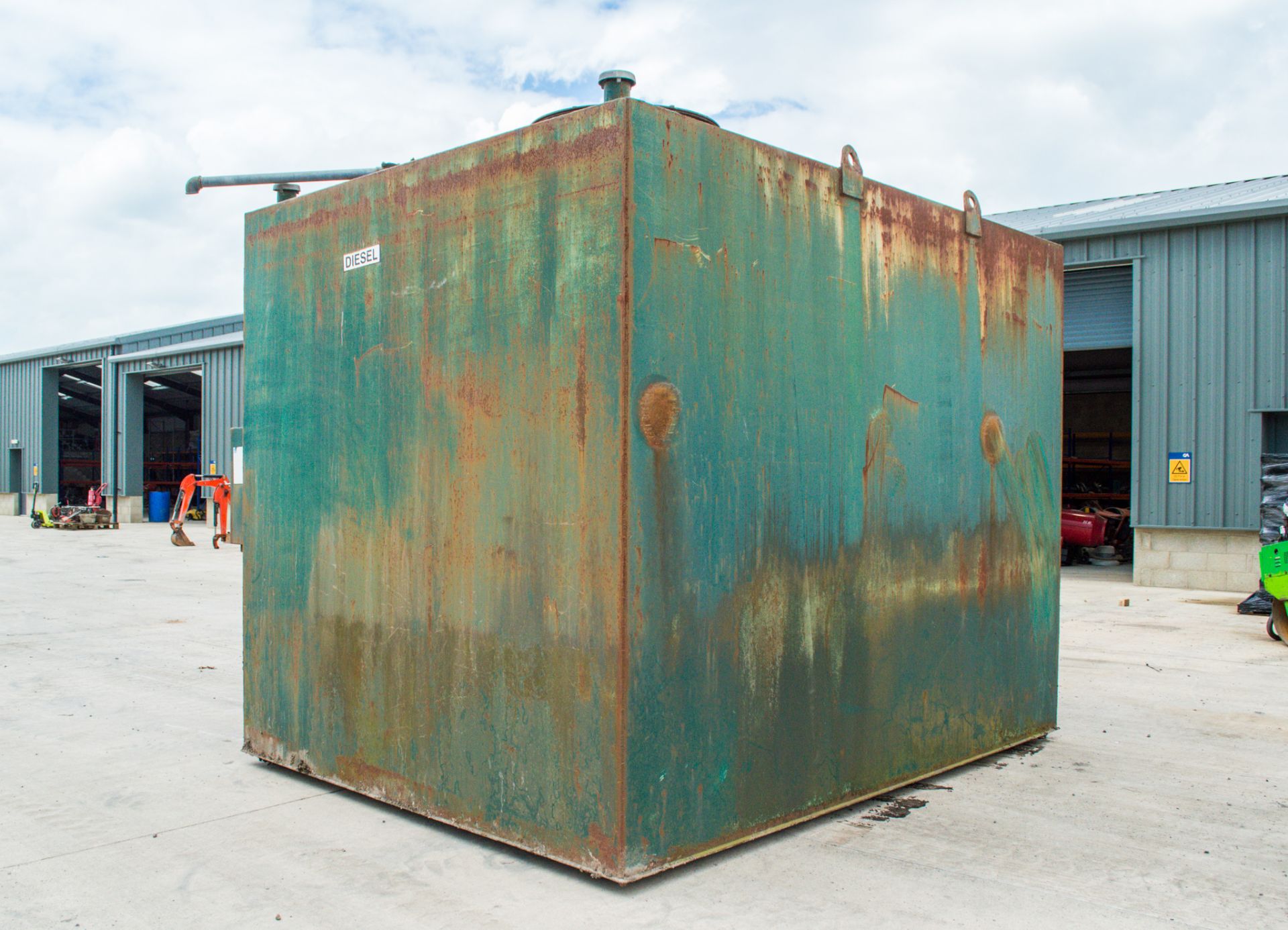 Steel bunded diesel fuel tank Dimensions: H: 2.5 metres L: 3.3 metres W: 2.5 metres Volume: 17,000 - Image 4 of 7