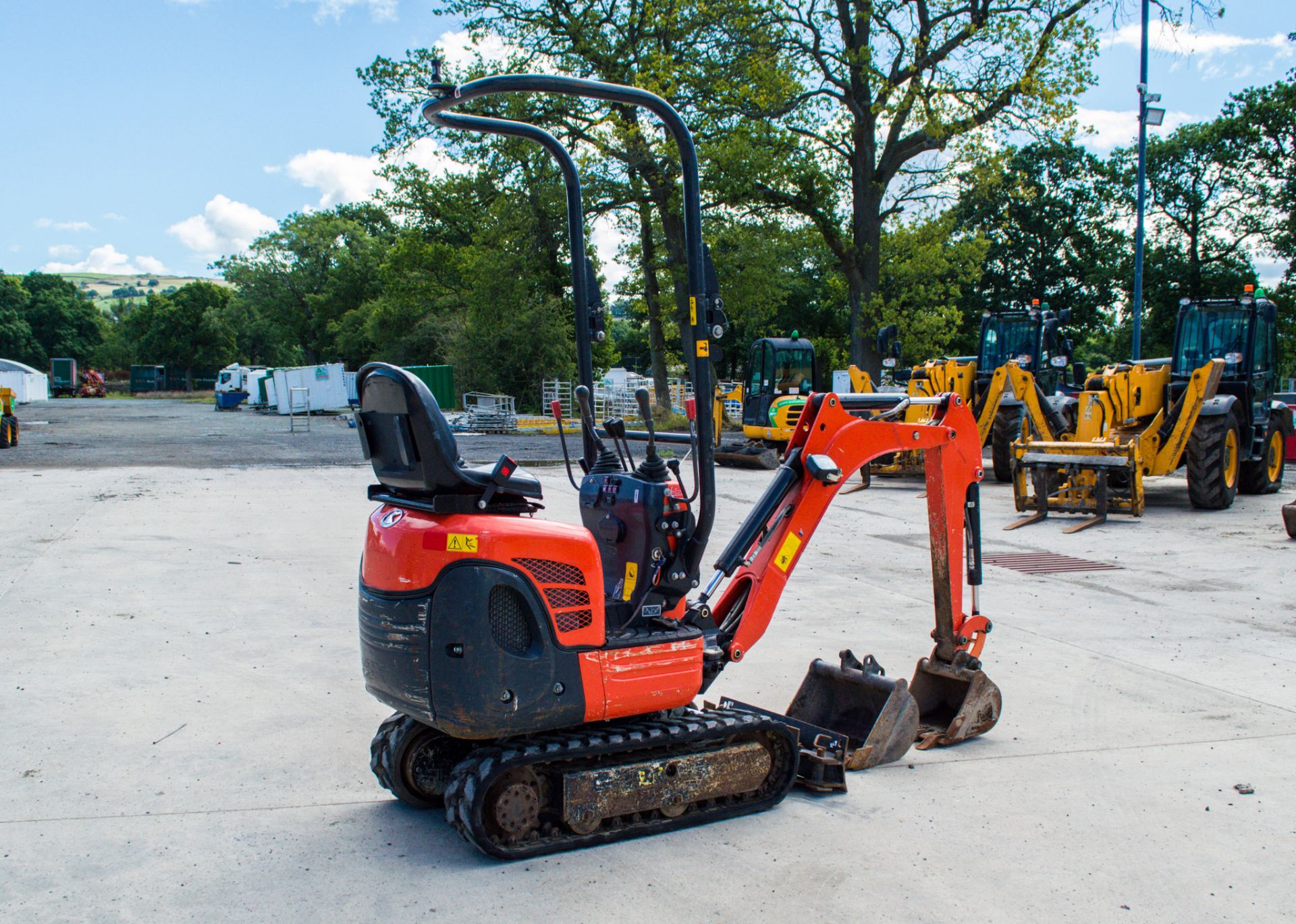 Kubota K008-3 0.8 tonne rubber tracked micro excavator Year: 2018 S/N: 31099 Recorded Hours: 657 - Image 3 of 21