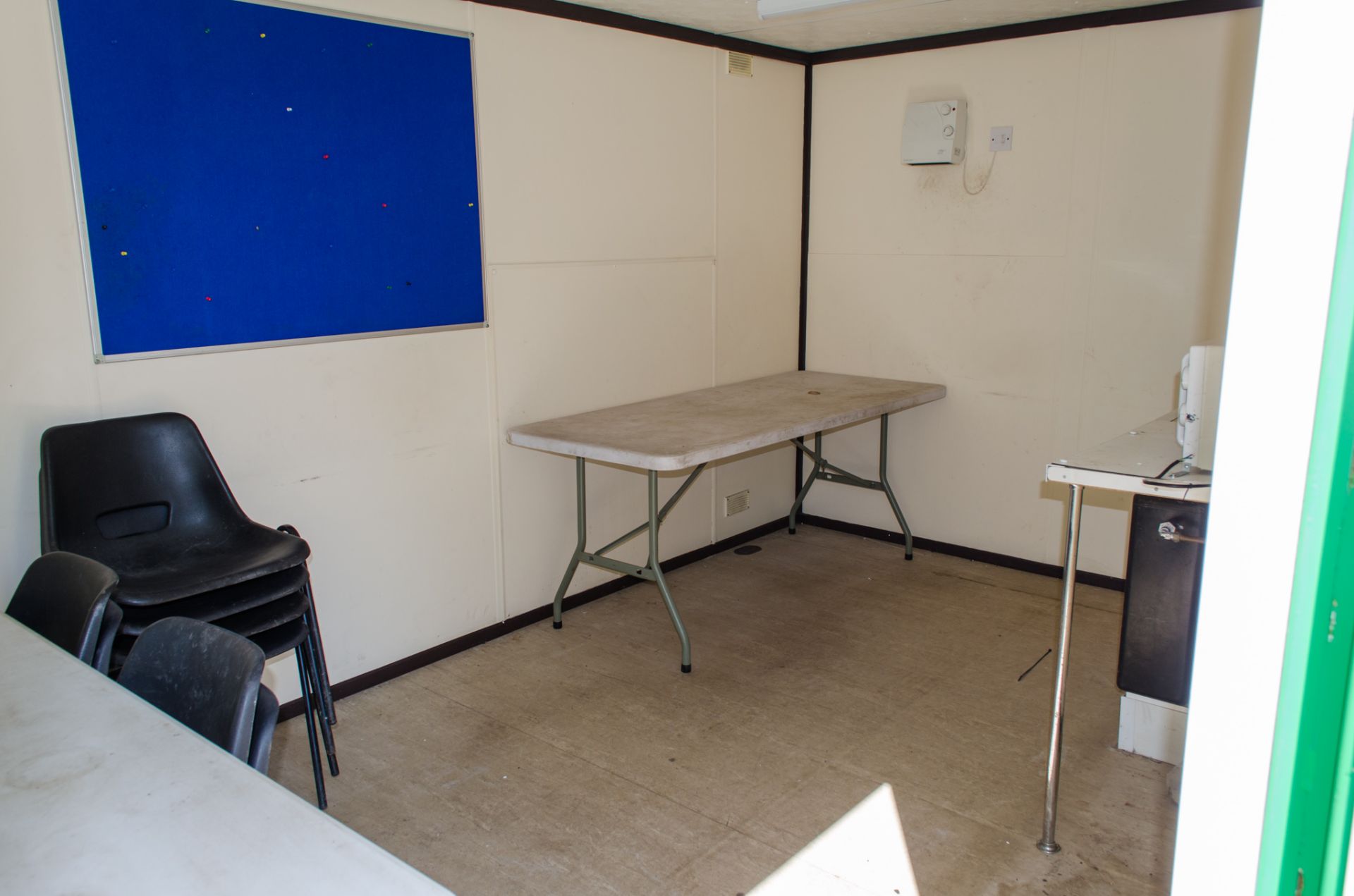 21 ft x 9 ft steel anti vandal welfare site unit Comprising of: canteen area, toilet & generator - Image 5 of 10
