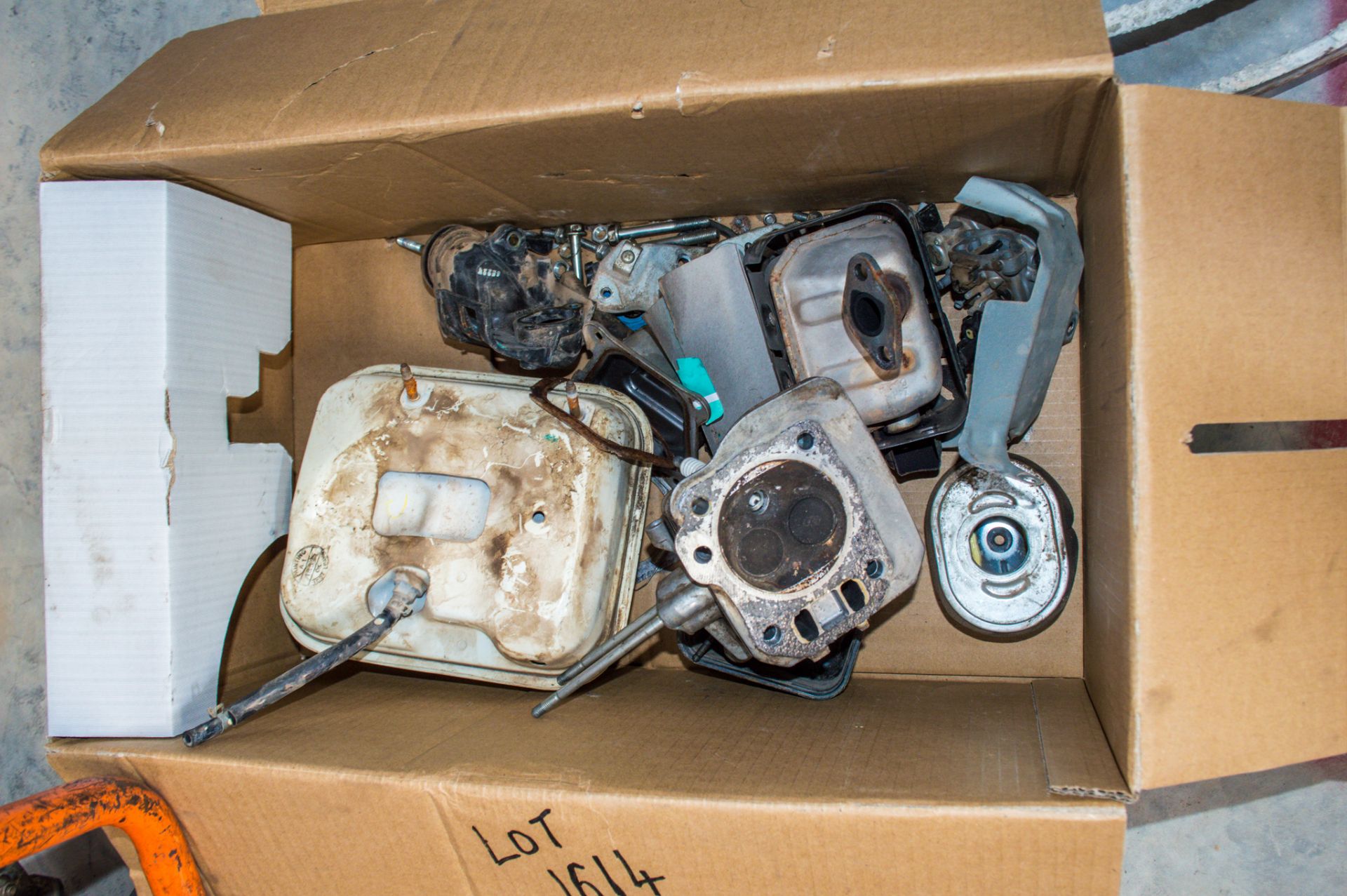 Belle petrol driven compactor plate ** Engine parts dismantled in separate box ** A607911 - Image 3 of 3