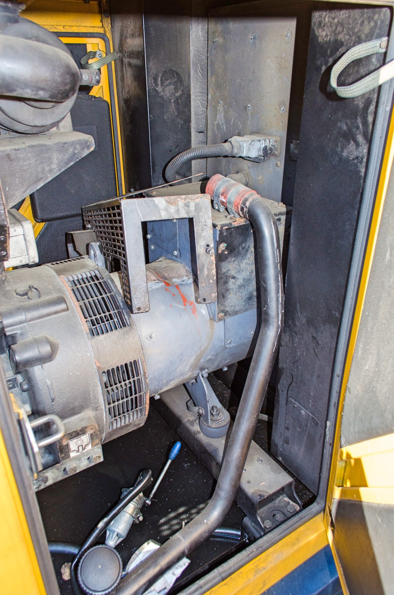 SDMO 60 kva diesel driven generator Year: 2015 S/N 3526 ** Parts missing ** H5104567 Weight: 2040 - Image 9 of 13