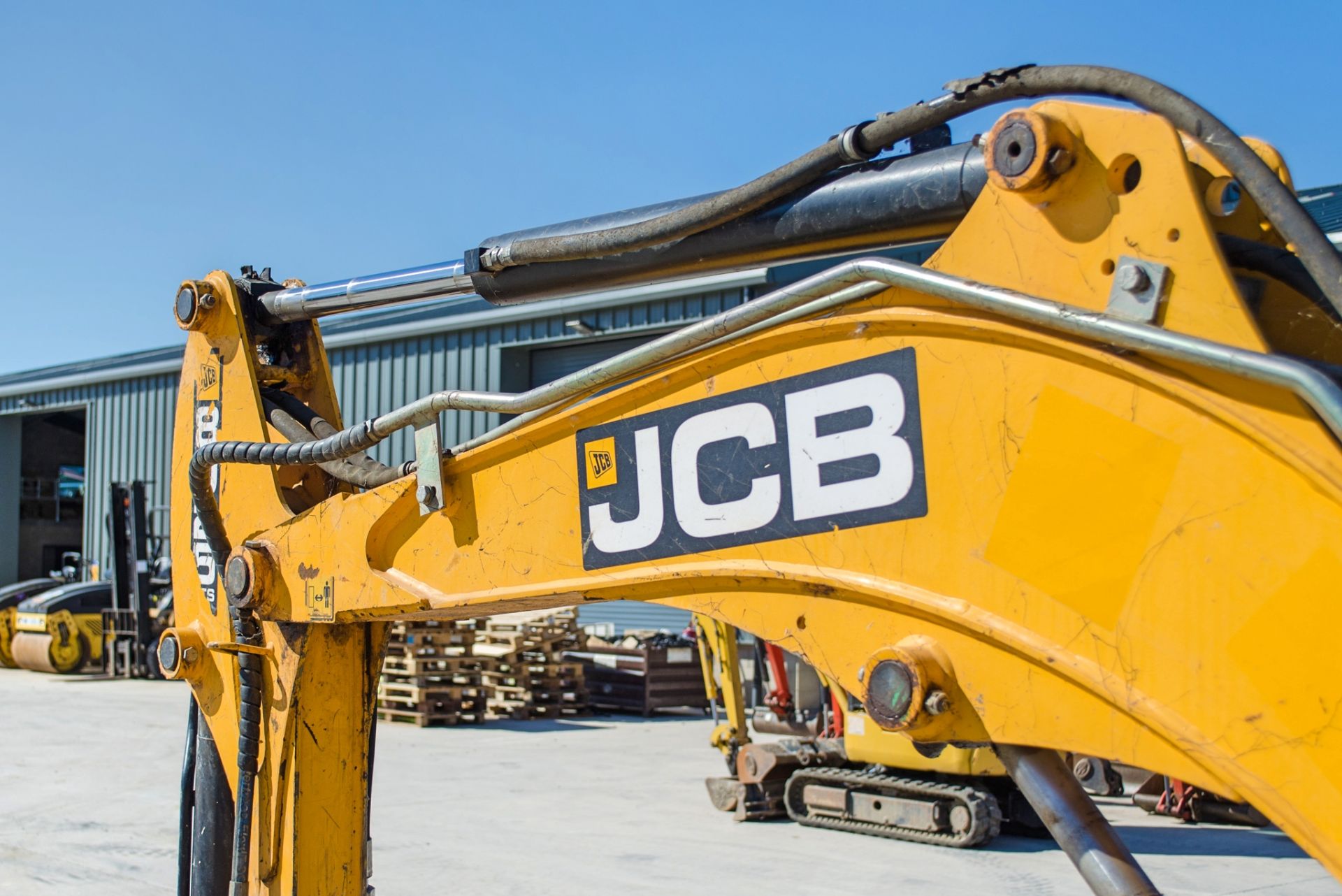 JCB 8025 ZTS 2.5 tonne zero tail swing rubber tracked mini excavator Year: 2013 S/N: 2226143 - Image 15 of 19