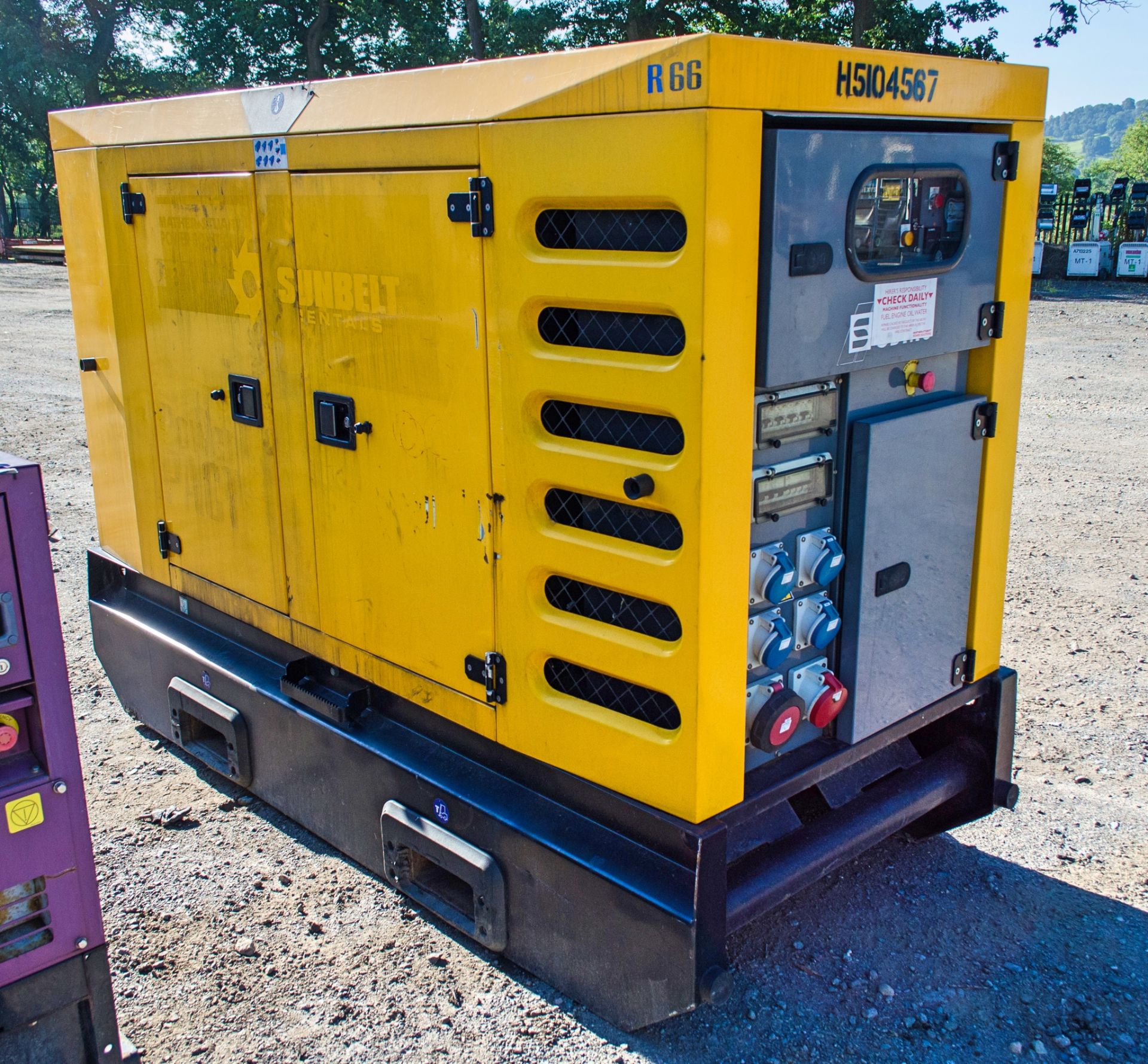 SDMO 60 kva diesel driven generator Year: 2015 S/N 3526 ** Parts missing ** H5104567 Weight: 2040 - Image 4 of 13