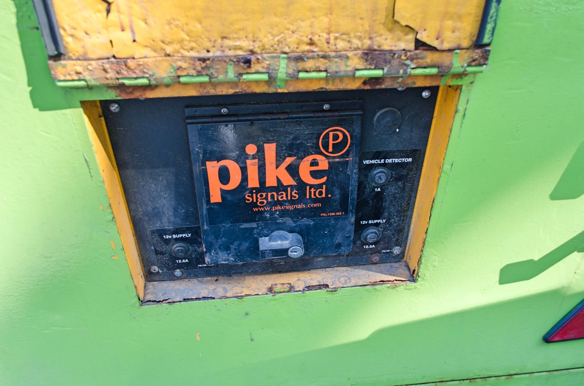 Pike diesel driven 2 way traffic light set K5617 - Image 4 of 7