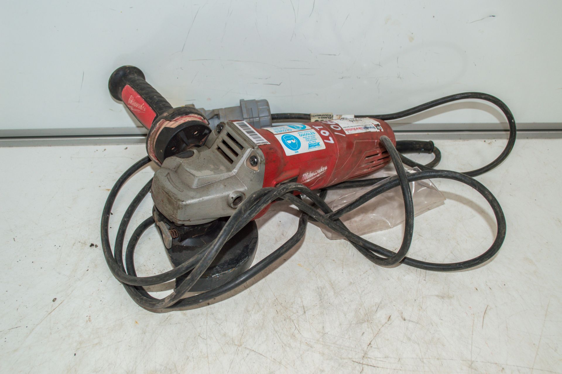 Milwaukee AGV10-125 110v angle grinder 18086260