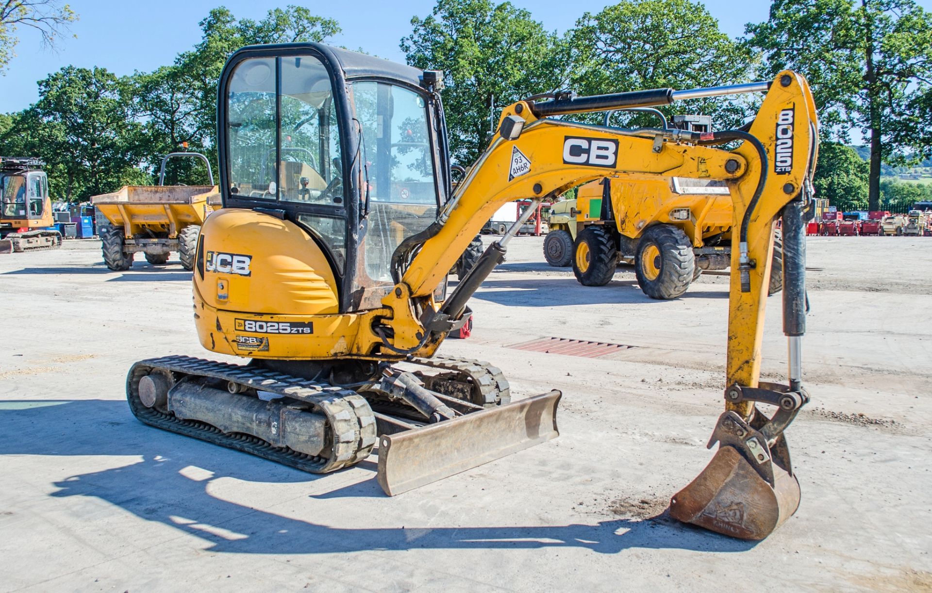 JCB 8025 ZTS 2.5 tonne zero tail swing rubber tracked mini excavator Year: 2013 S/N: 2226143 - Image 2 of 19