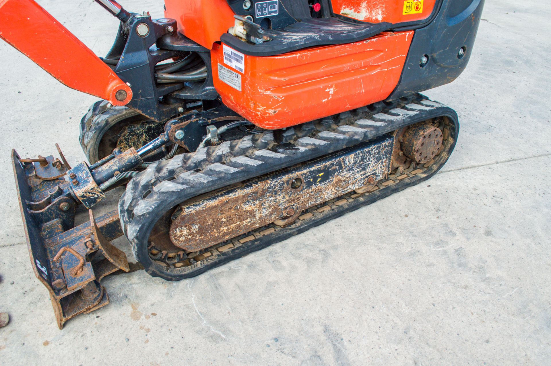 Kubota K008-3 0.8 tonne rubber tracked micro excavator Year: 2018 S/N: 31099 Recorded Hours: 657 - Image 9 of 21