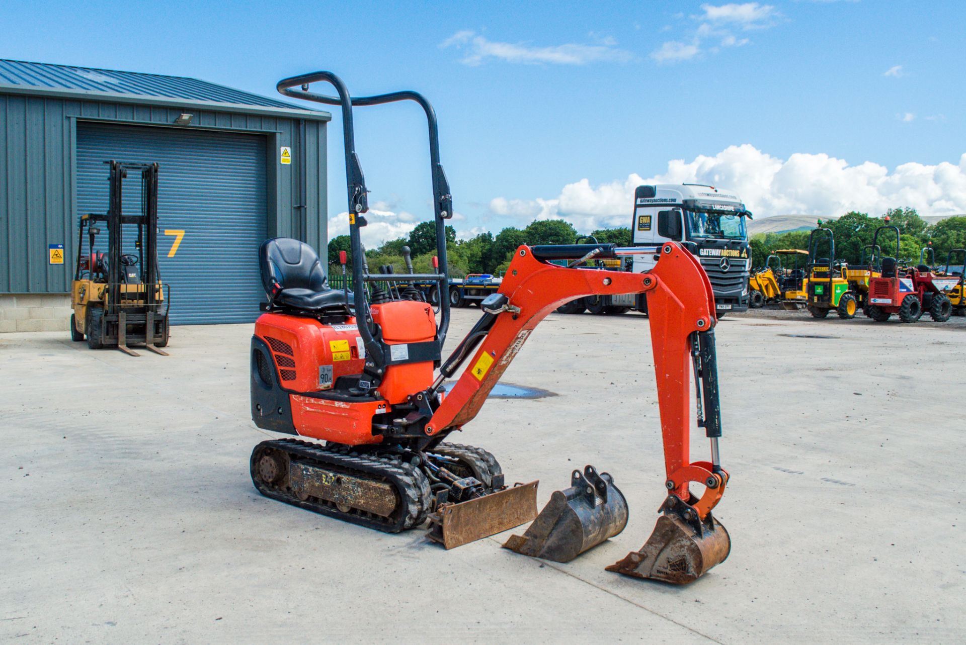 Kubota K008-3 0.8 tonne rubber tracked micro excavator Year: 2018 S/N: 31099 Recorded Hours: 657 - Image 2 of 21