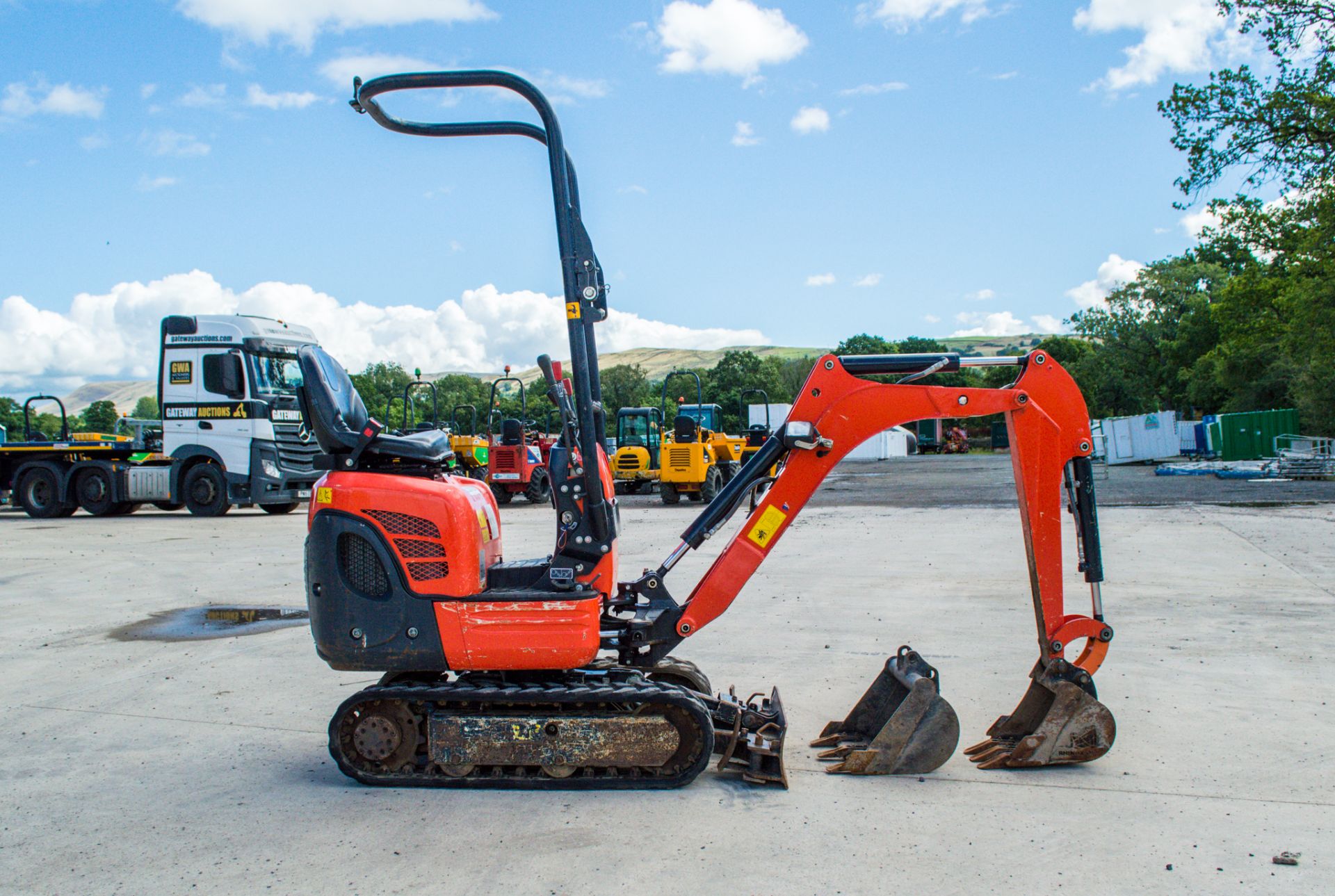 Kubota K008-3 0.8 tonne rubber tracked micro excavator Year: 2018 S/N: 31099 Recorded Hours: 657 - Image 7 of 21