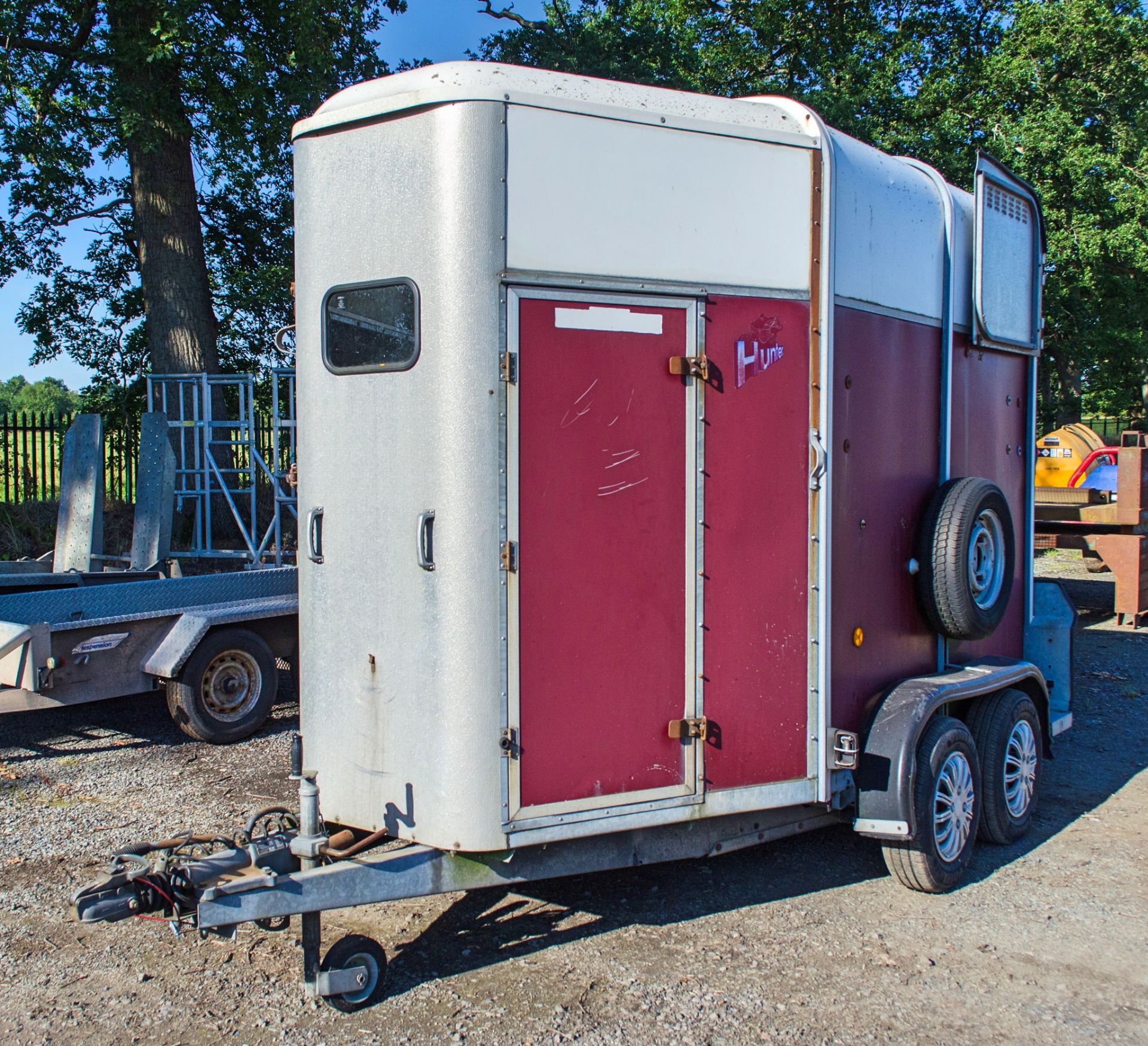 Ifor Williams HB505R Hunter horse box trailer S/N: WO238802 c/w aluminium floor ** No centre divider