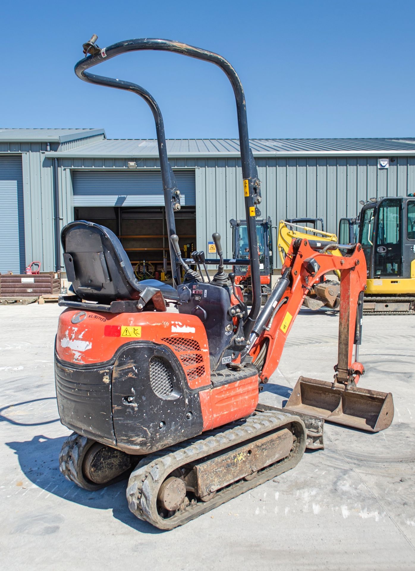 Kubota KX008-3 0.8 tonne rubber tracked micro excavator Year: 2017 S/N: 29571 Recorded Hours: 696 - Image 4 of 20