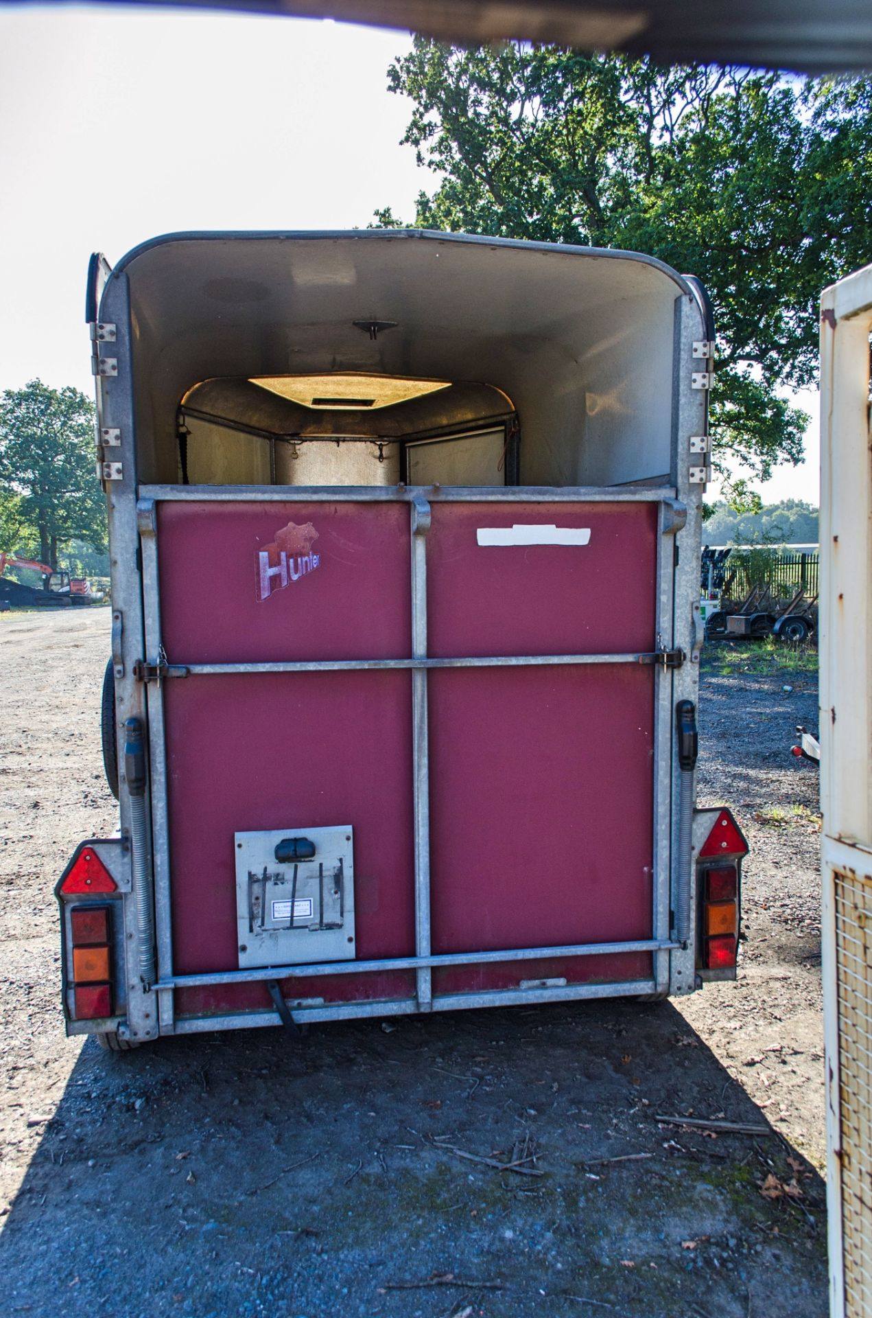 Ifor Williams HB505R Hunter horse box trailer S/N: WO238802 c/w aluminium floor ** No centre divider - Image 4 of 8