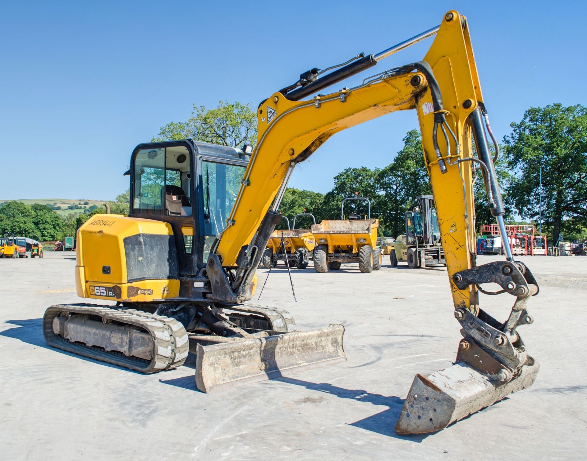 JCB 65R-1 6.5 tonne rubber tracked excavator Year: 2015 S/N: 1914098 Recorded hours: 817 Blade, - Image 2 of 22