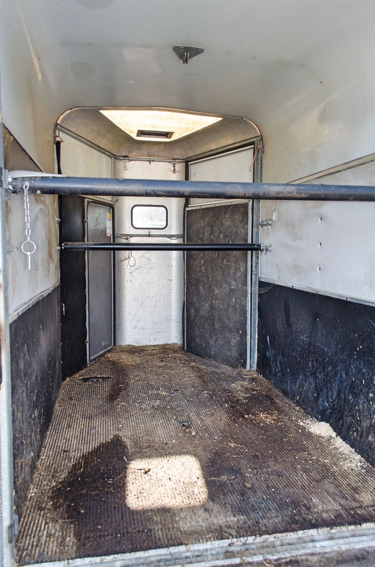 Ifor Williams HB505R Hunter horse box trailer S/N: WO238802 c/w aluminium floor ** No centre divider - Image 5 of 8