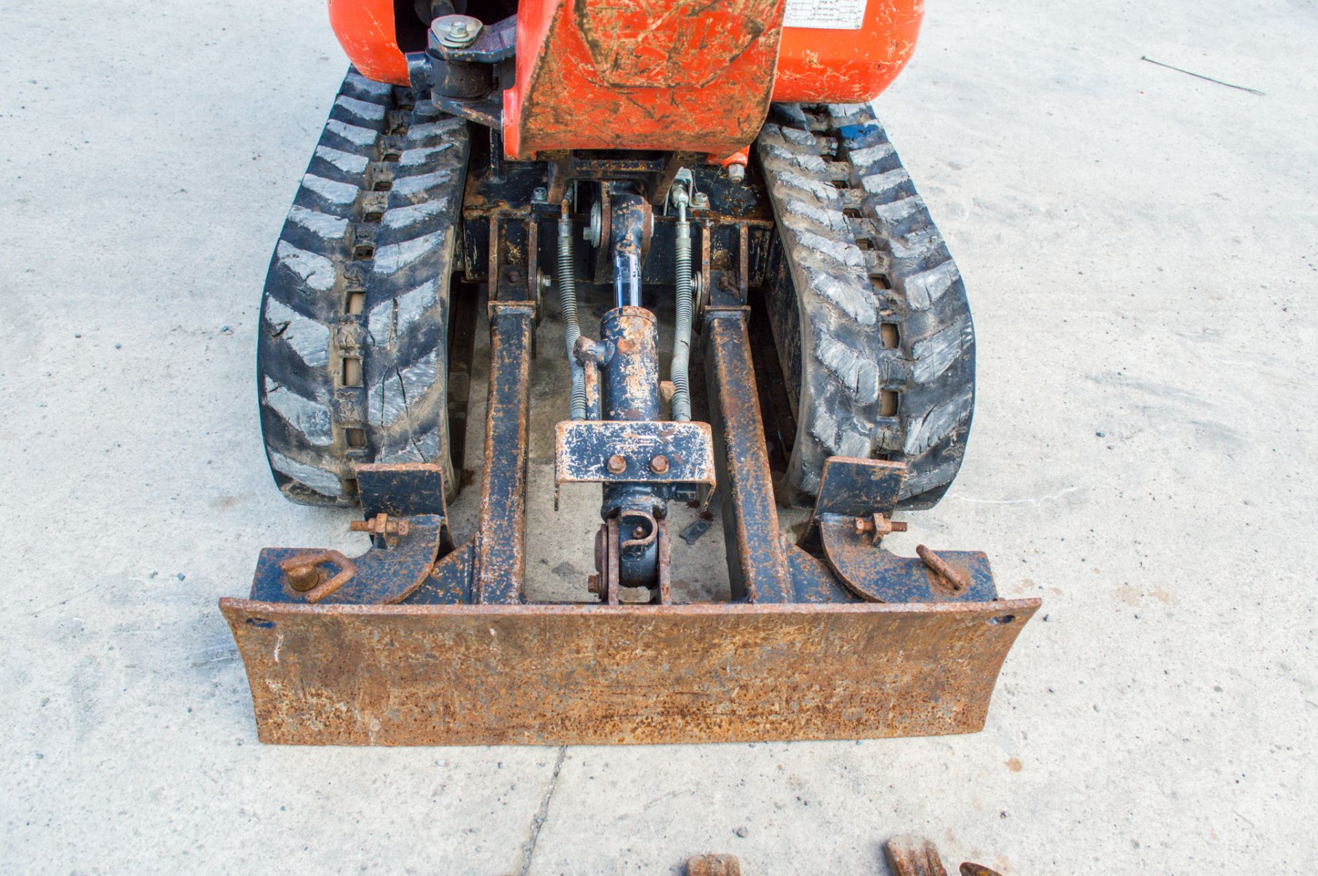 Kubota K008-3 0.8 tonne rubber tracked micro excavator Year: 2018 S/N: 31099 Recorded Hours: 657 - Image 15 of 21