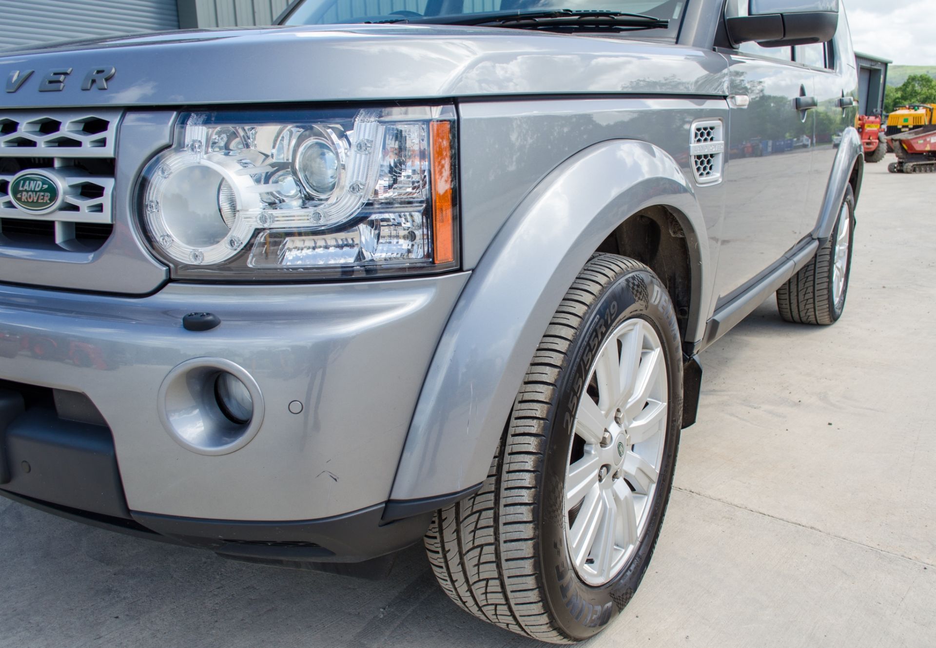 Land Rover Discovery 4 3.0 SDV6 255 XS 5 door SUV Registration Number: SK13 JVF Date of - Image 9 of 32