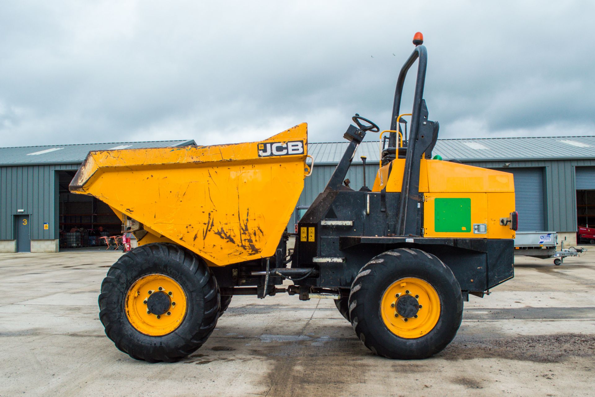 JCB 9TFT 9 tonne straight skip dumper Year: 2015 S/N: RM7331 Recorded Hours: 1577 A667159 - Image 8 of 22