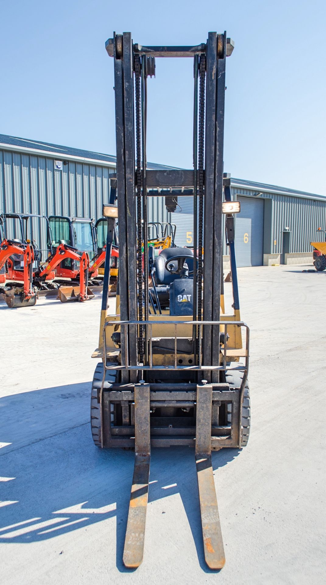 Caterpillar GP25 2.5 tonne gas fork lift truck S/N: 6AN00040 Recorded Hours: 9701 A372953 - Image 5 of 21