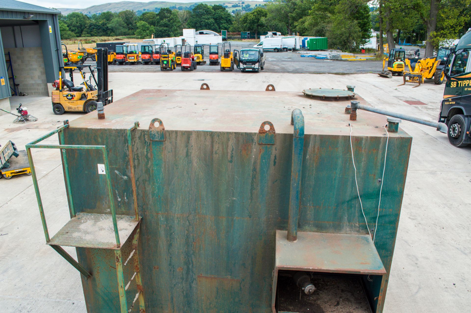 Steel bunded diesel fuel tank Dimensions: H: 2.5 metres L: 3.3 metres W: 2.5 metres Volume: 17,000 - Image 6 of 7