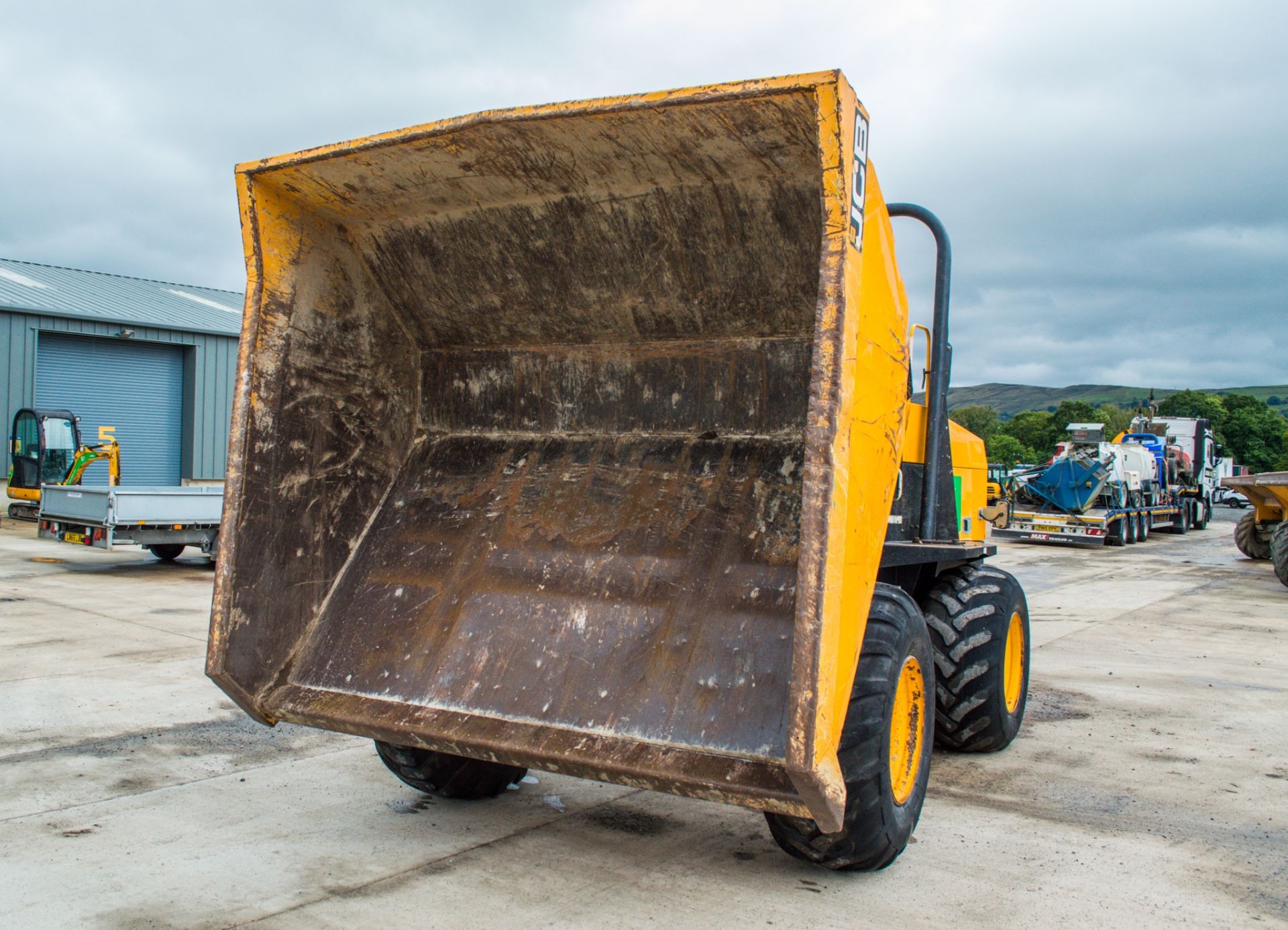 JCB 9TFT 9 tonne straight skip dumper Year: 2015 S/N: RM7331 Recorded Hours: 1577 A667159 - Image 14 of 22
