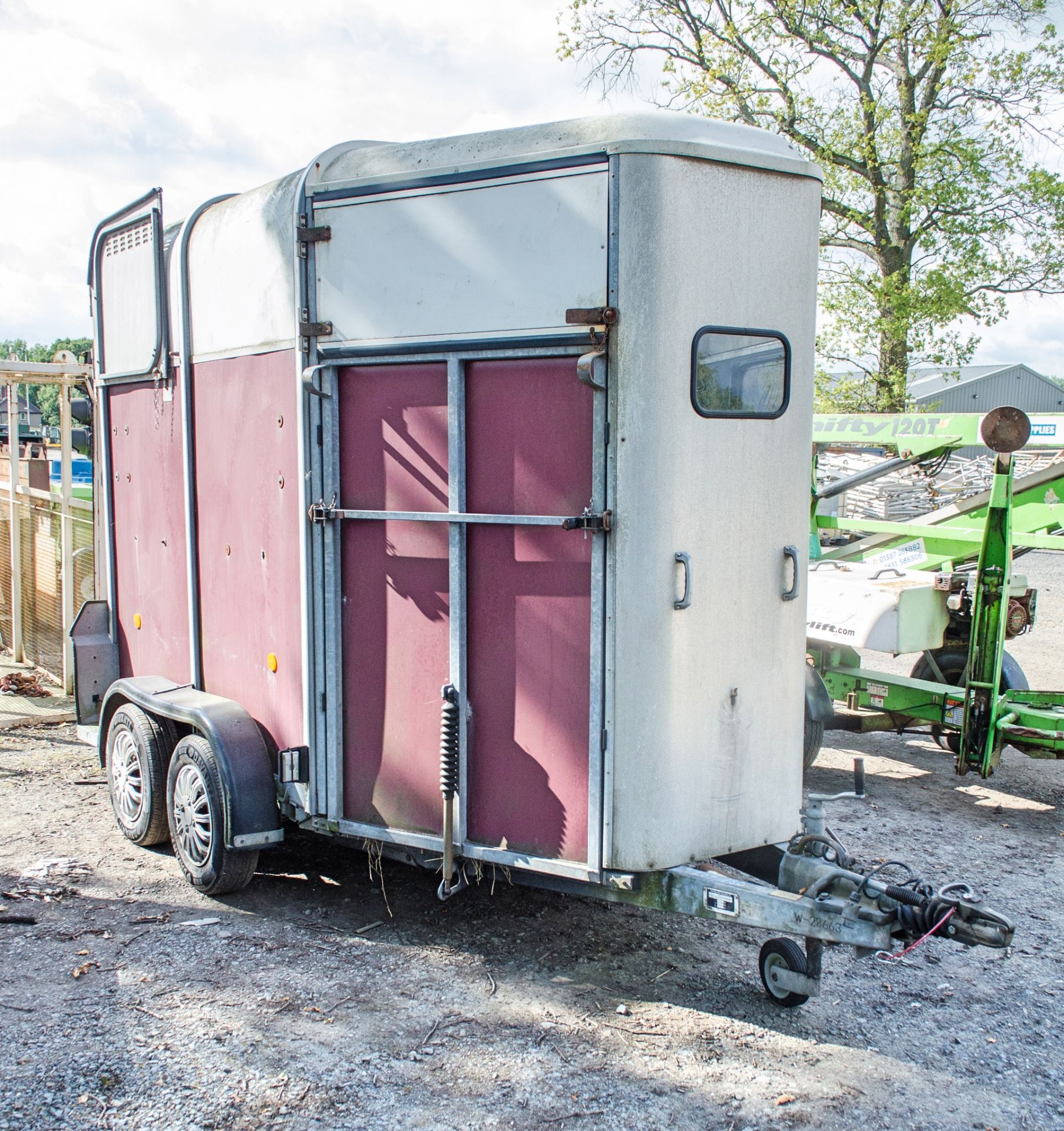 Ifor Williams HB505R Hunter horse box trailer S/N: WO238802 c/w aluminium floor ** No centre divider - Image 7 of 8