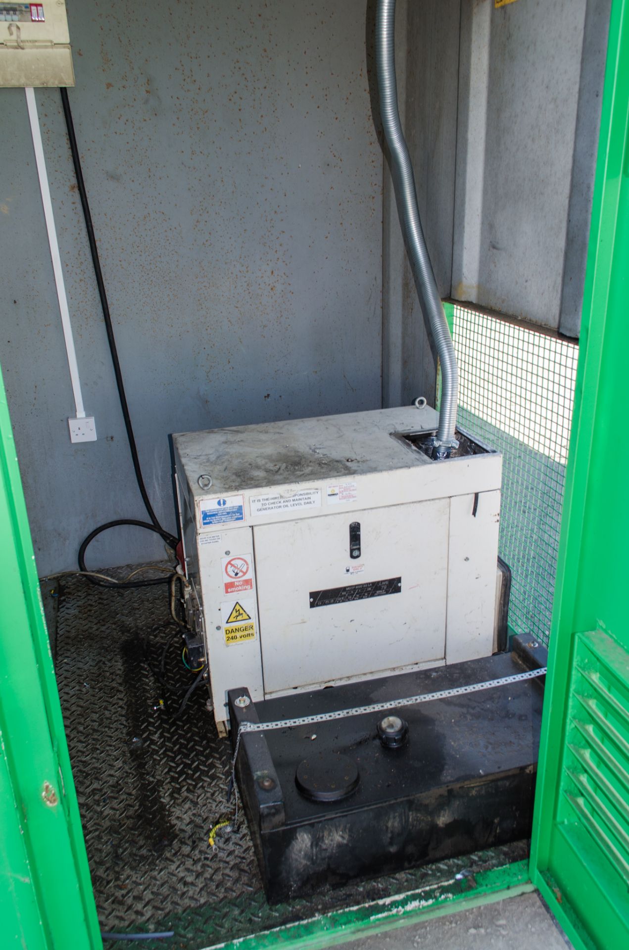 21 ft x 9 ft steel anti vandal welfare site unit Comprising of: canteen area, toilet & generator - Image 9 of 10
