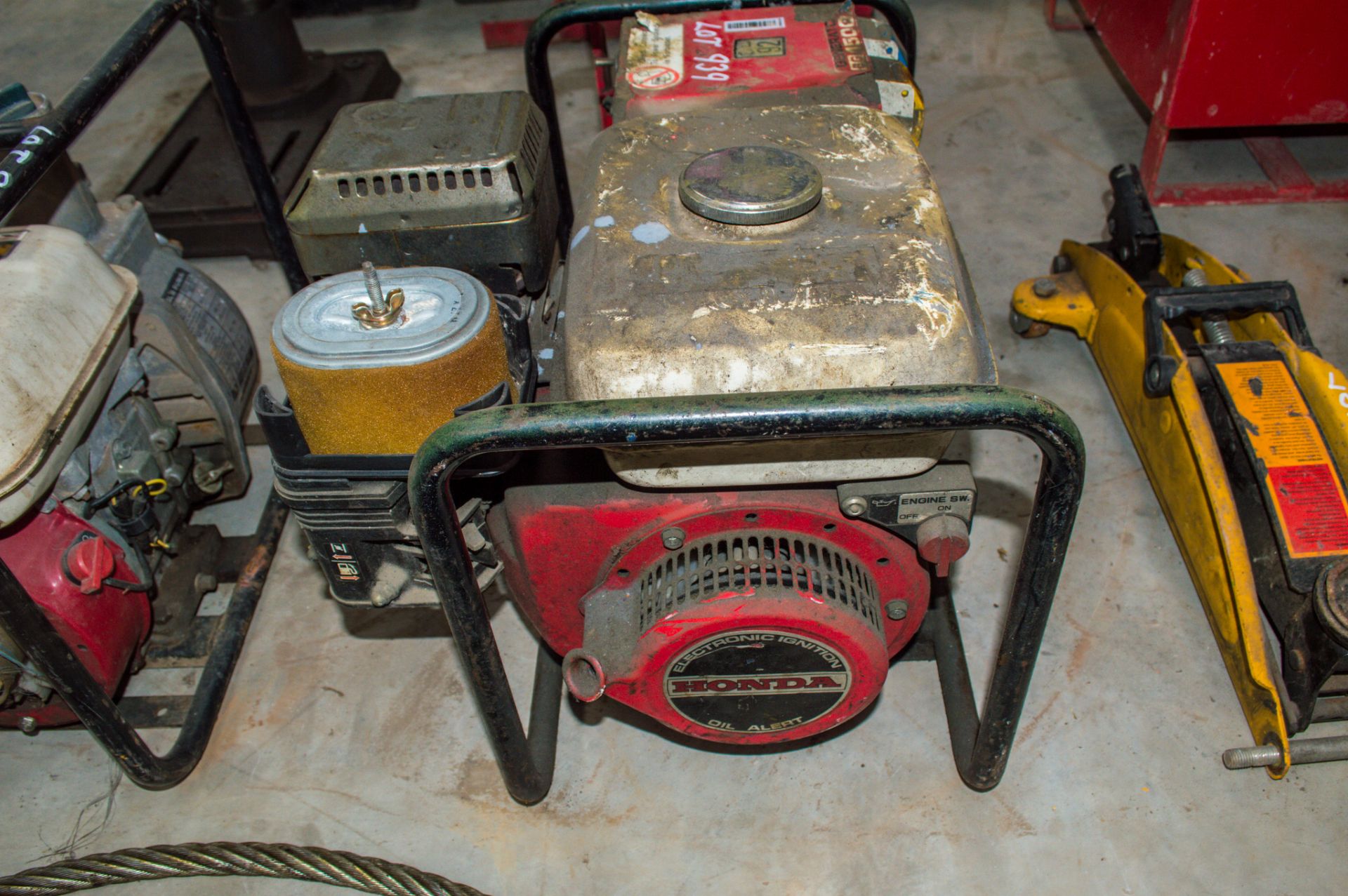 Petrol driven generator ** Pull cord missing ** - Image 2 of 2