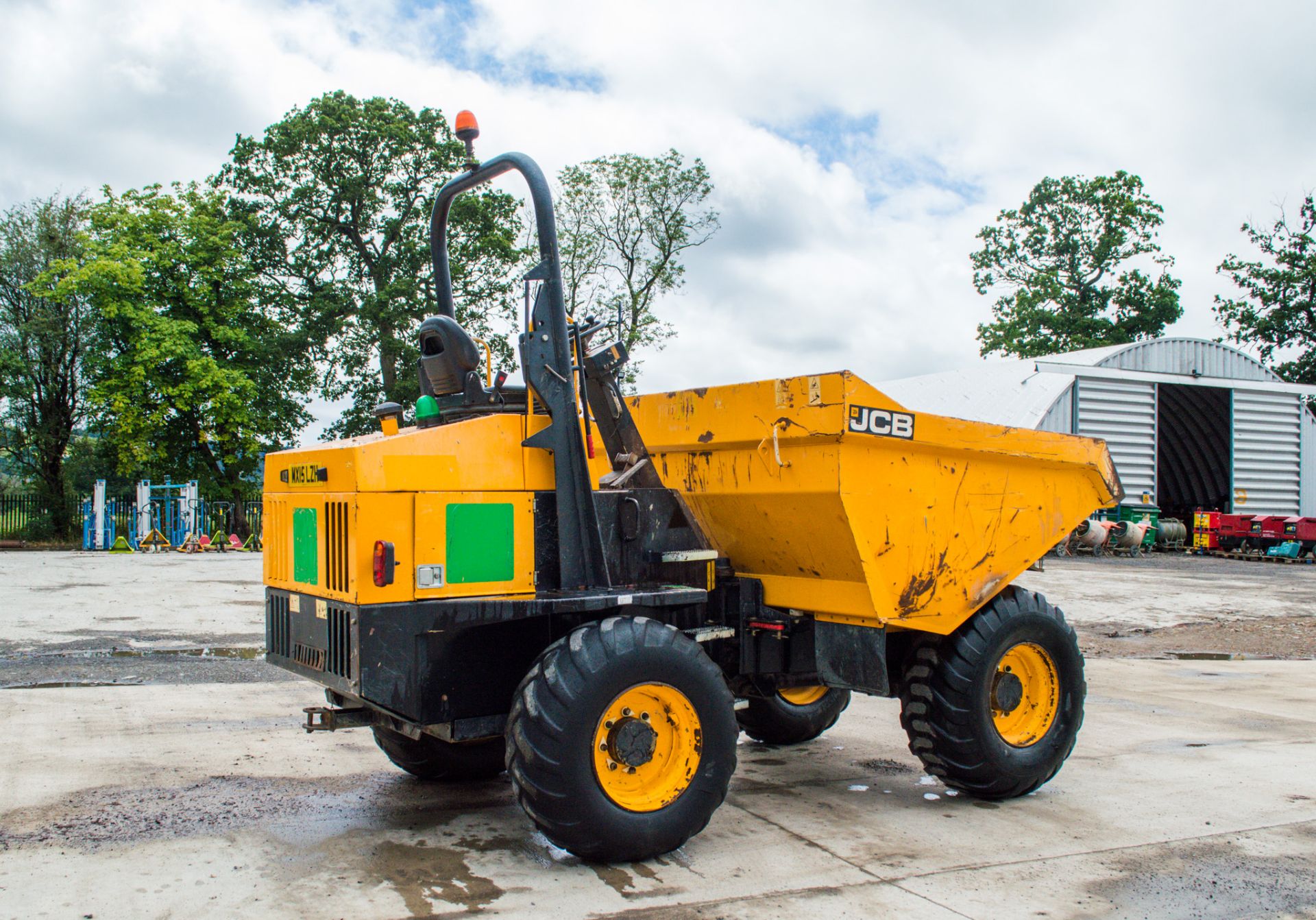 JCB 9TFT 9 tonne straight skip dumper Year: 2015 S/N: RM7331 Recorded Hours: 1577 A667159 - Image 3 of 22