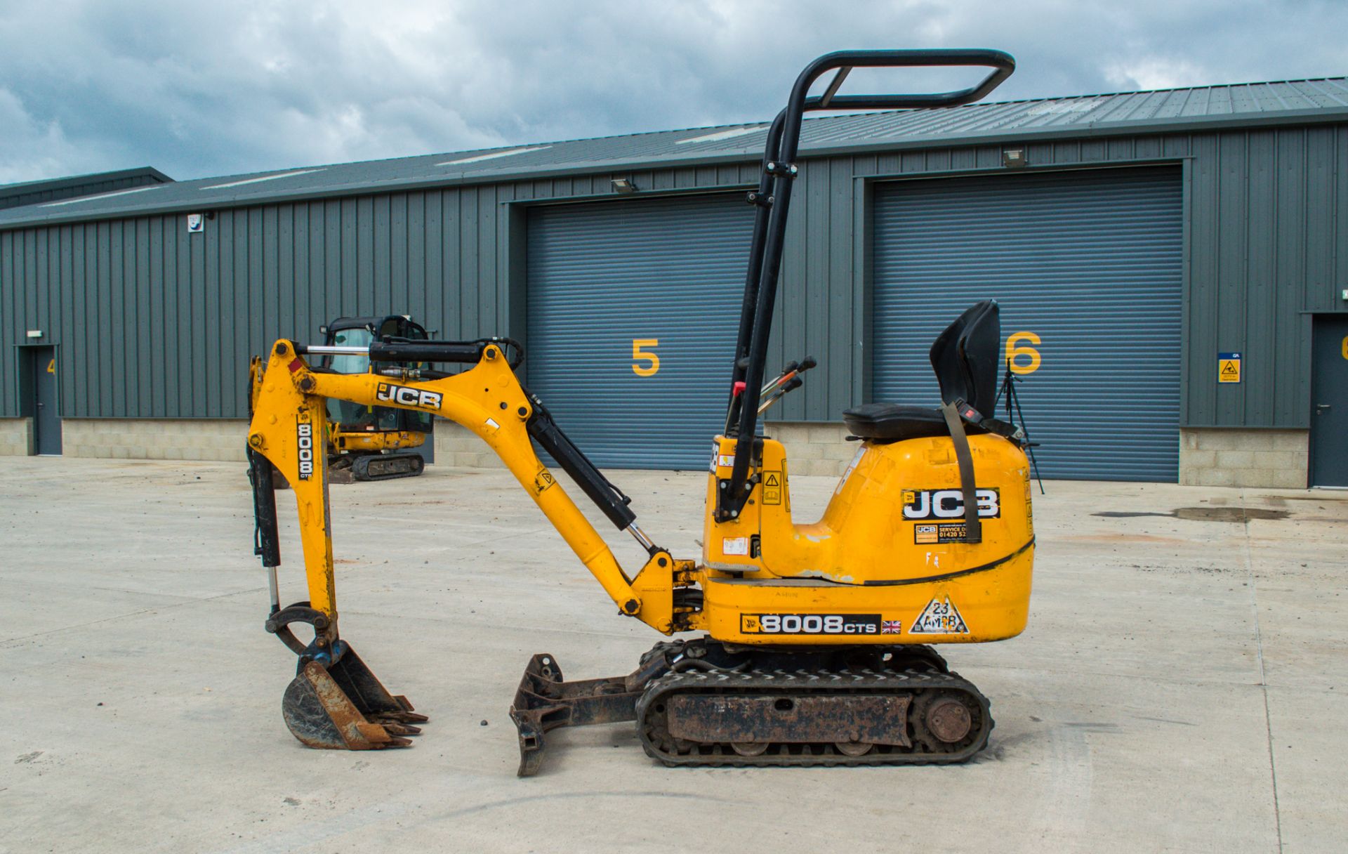 JCB 8008 CTS 0.8 tonne rubber tracked micro excavator Year: 2015 S/N: 410912 Recorded Hours: 1154 - Image 7 of 18