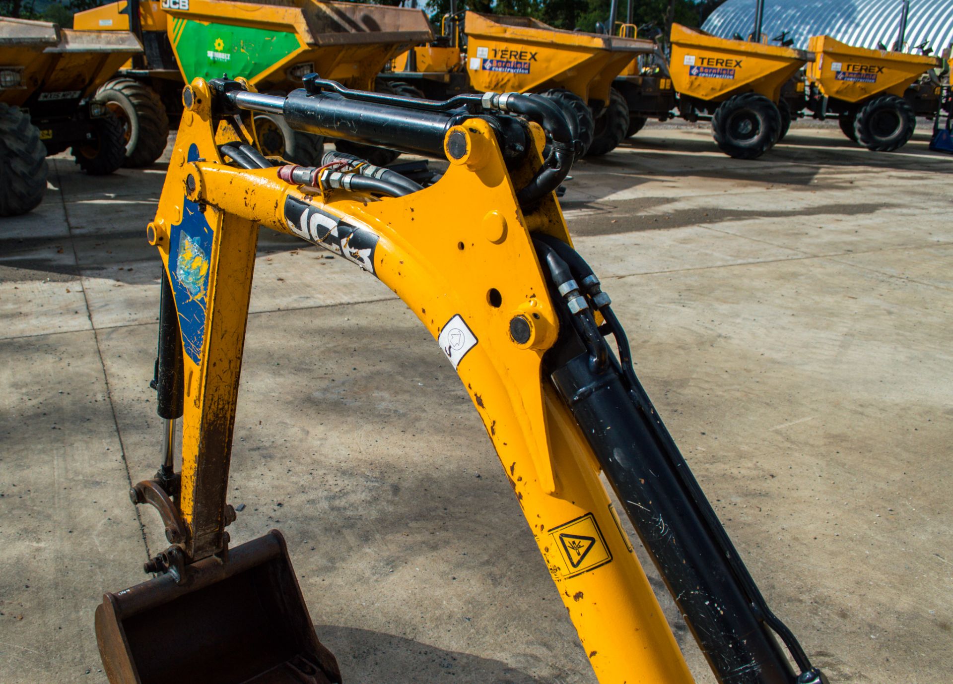 JCB 8008cts 0.8 tonne rubber tracked micro excavator Year: 2018 S/N: 749894 Recorded Hours: 980 - Image 11 of 19