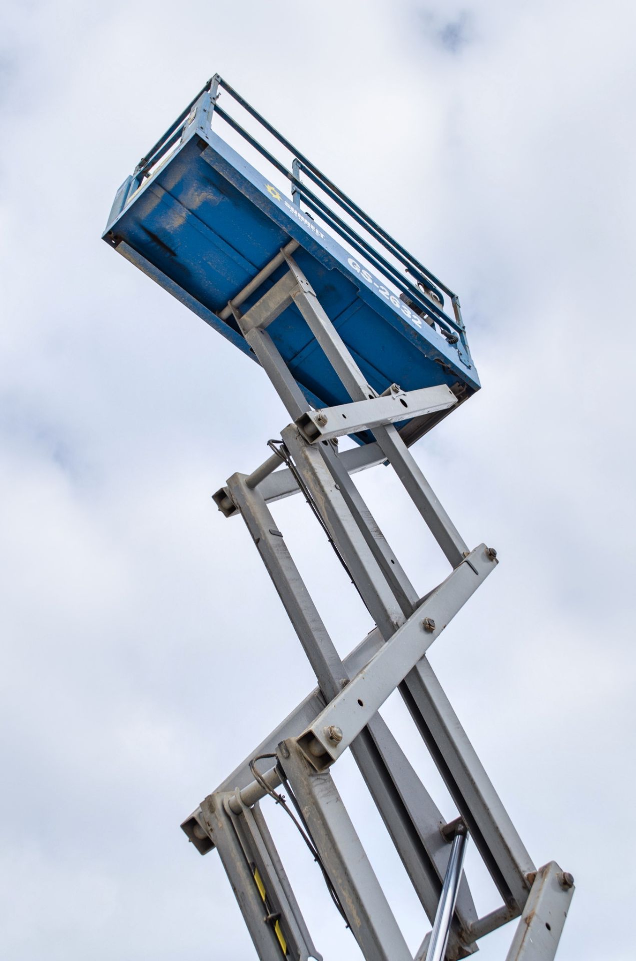 Genie GS2632 battery electric scissor lift Year: 2016 Recorded Hours: 246 PF2147 - Image 6 of 8