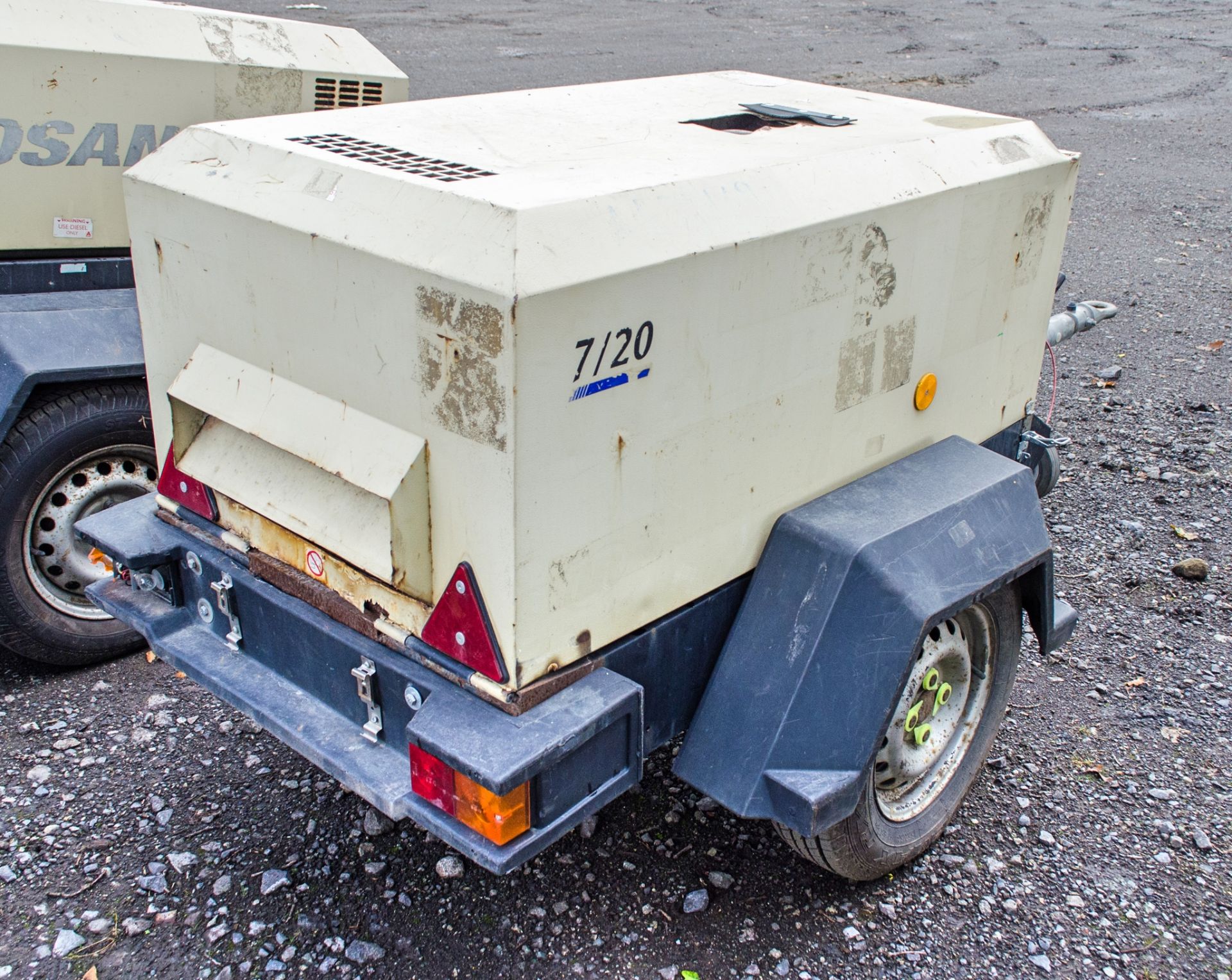 Doosan 7/20 diesel driven fast tow air compressor Year: 2012 S/N: 123372 Recorded hours: 73 A577149 - Image 2 of 7