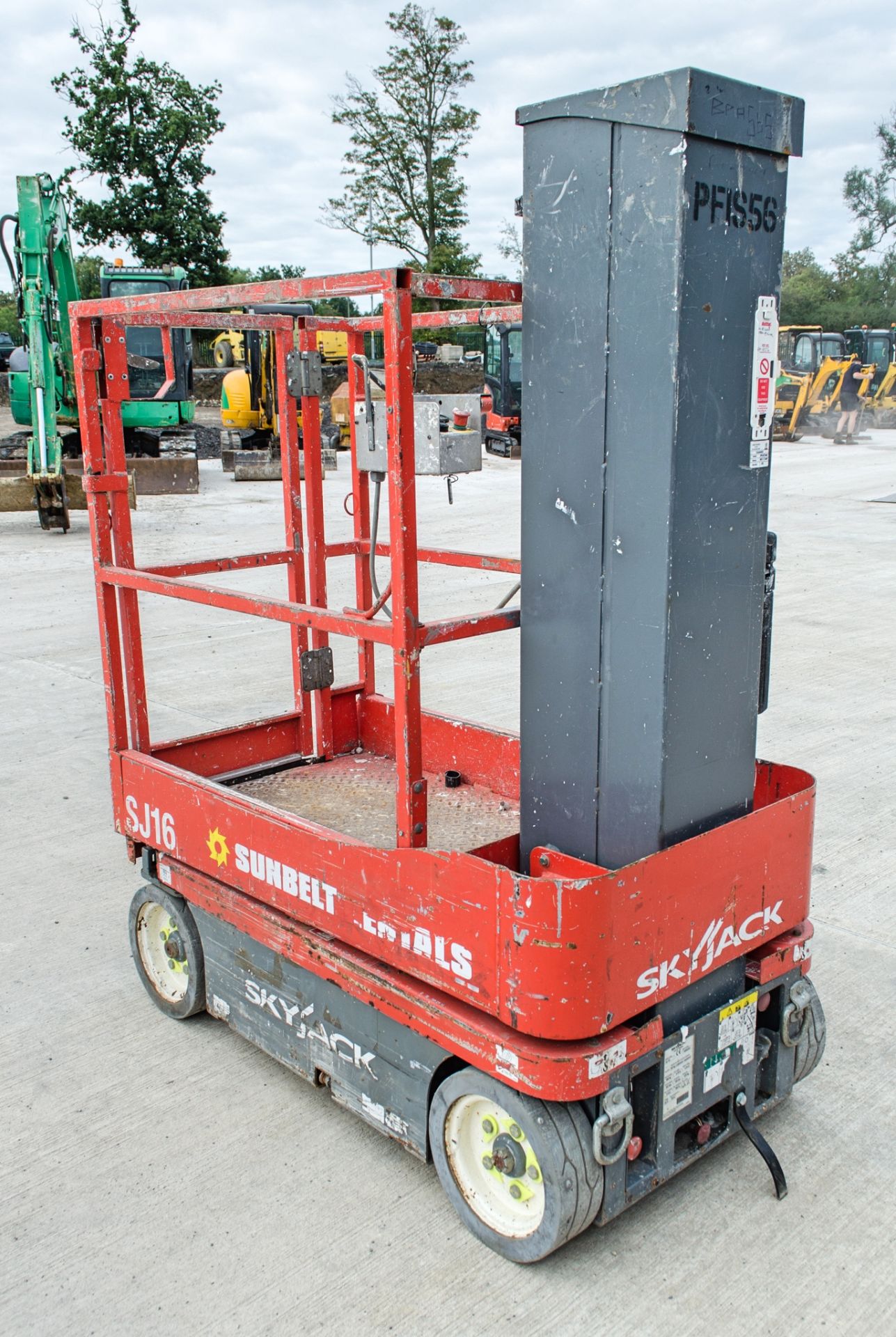 Skyjack SJ16 battery electric vertical mast access platform Year: 2014 S/N: 14005301 Recorded Hours: - Image 4 of 9