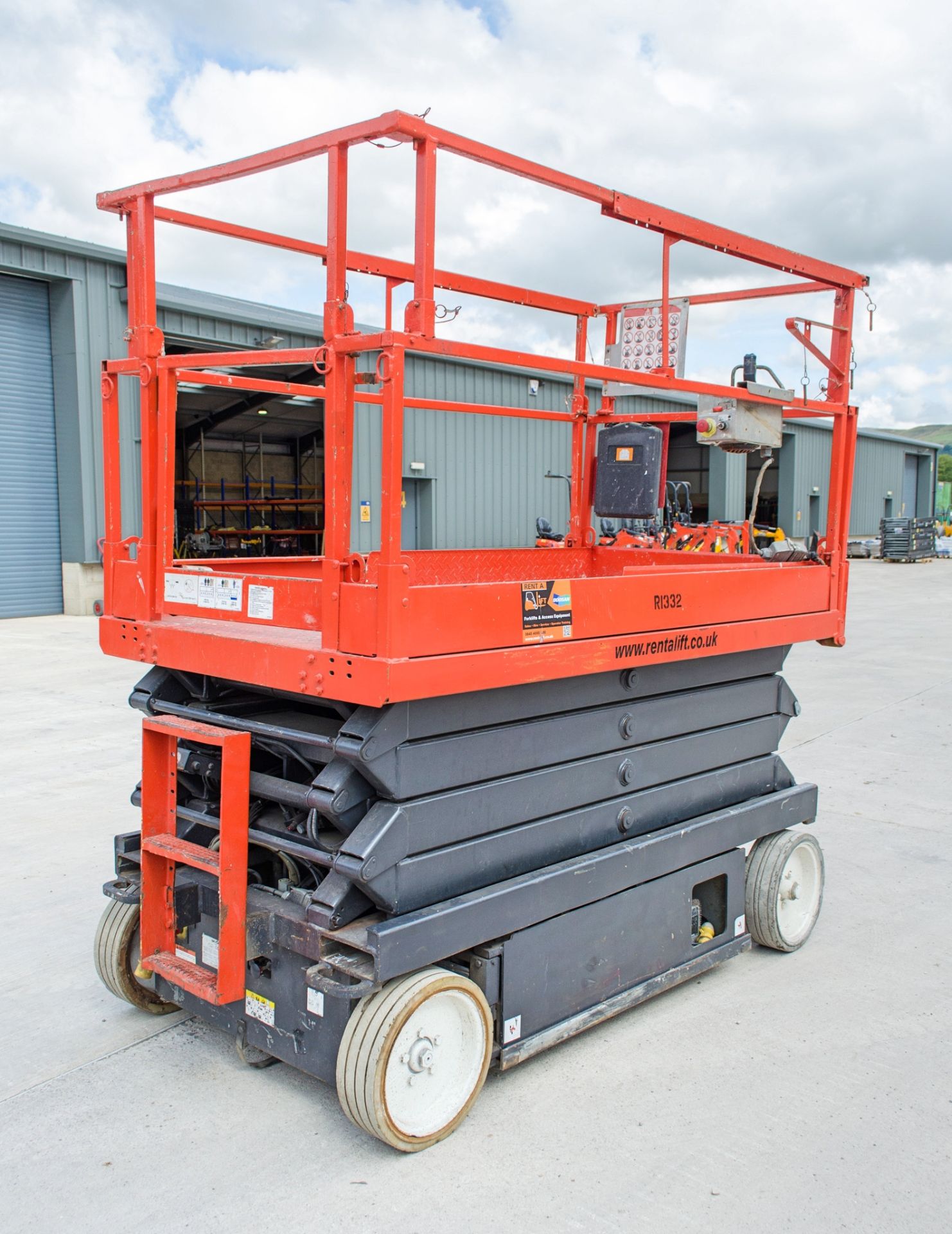 Skyjack SJ4626 battery electric scissor lift Year: 2005 S/N: 713452 R1332 - Image 2 of 10