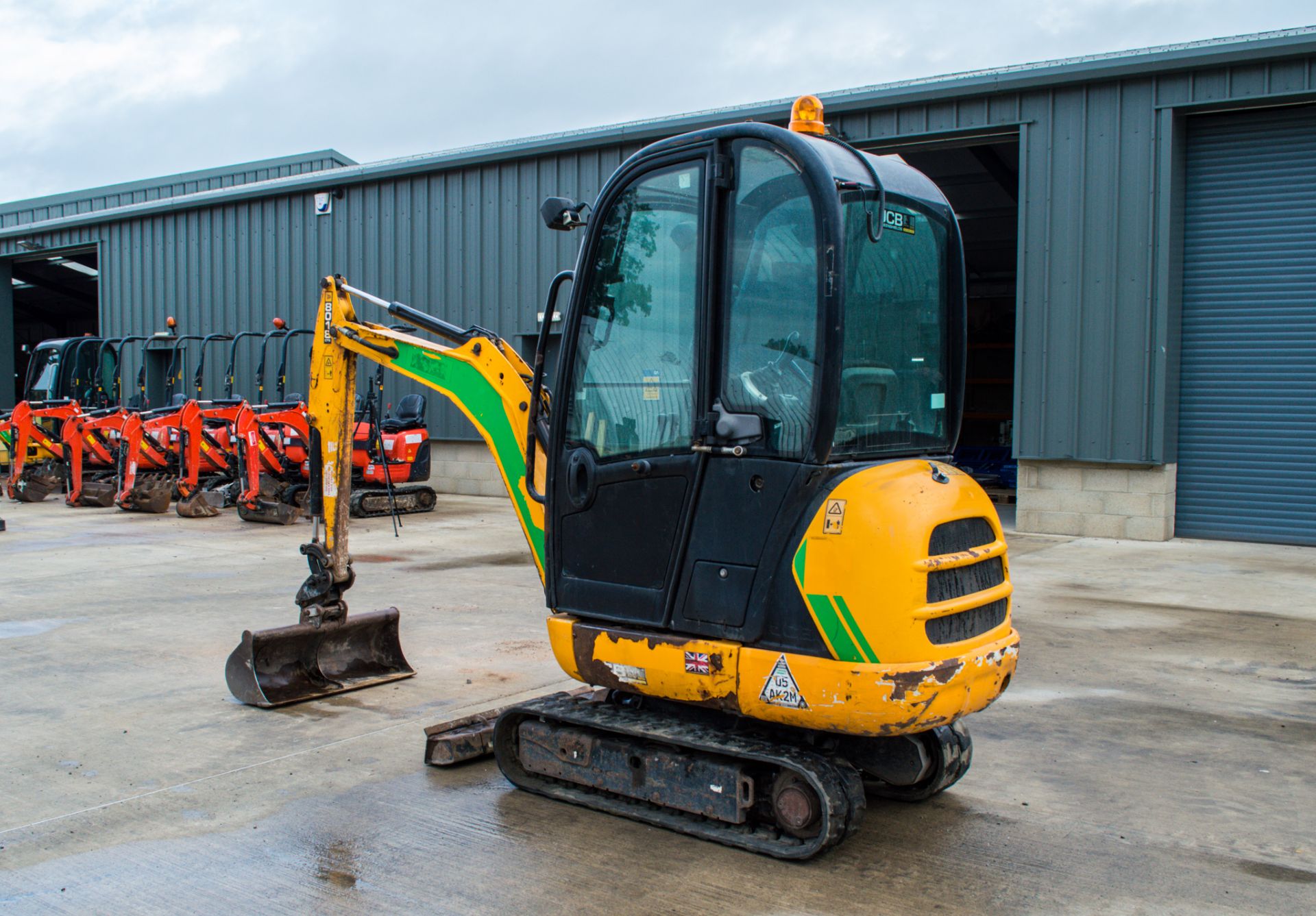 JCB 8018 CTS 1.8 tonne rubber tracked mini excavator Year: 2014 S/N: 33829 Recorded Hours: 3172 - Image 4 of 21