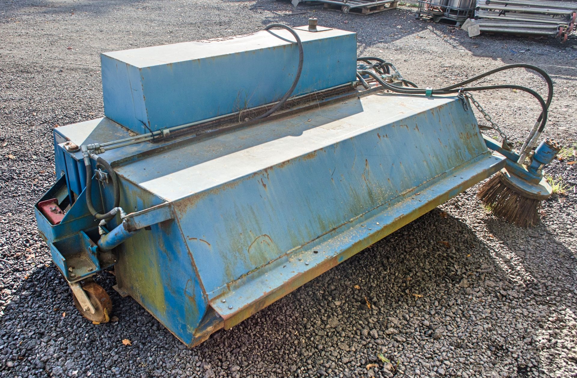 Hydraulic sweeper attachment to suit telescopic handler A728943