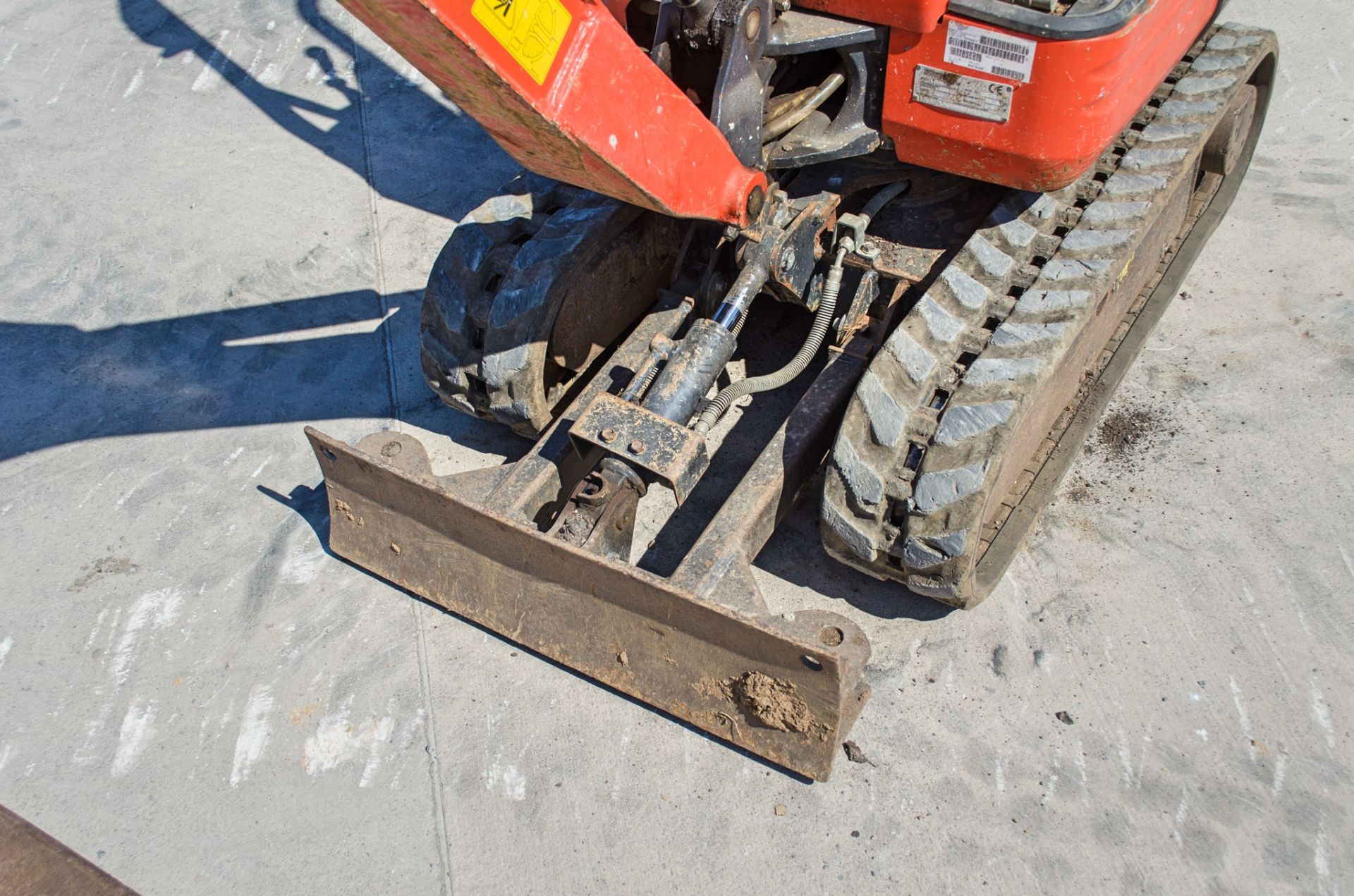 Kubota KX008-3 0.8 tonne rubber tracked micro excavator Year: 2017 S/N: 29571 Recorded Hours: 696 - Image 12 of 20