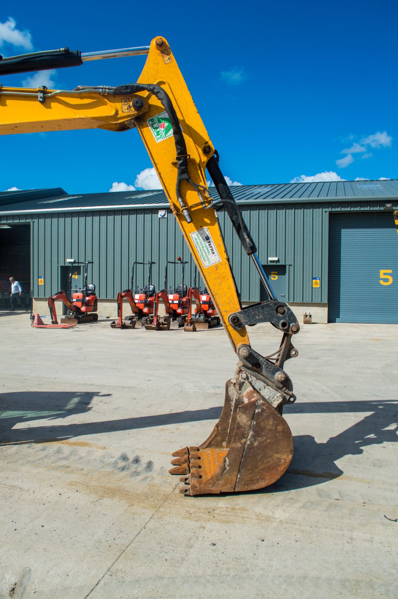 JCB 86c-1 8.6 tonne rubber tracked midi excavator Year: 2014 S/N: 249717 Recorded Hours: 3064 piped, - Image 12 of 21