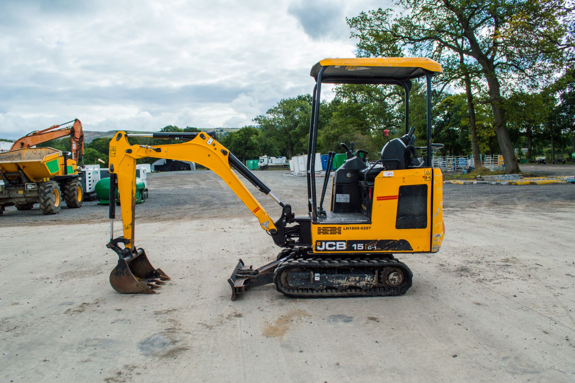 JCB 15 C-1 1.5 tonne rubber tracked mini excavator Year: 2018 S/N: 709999 Recorded Hours: 1180 - Image 7 of 21