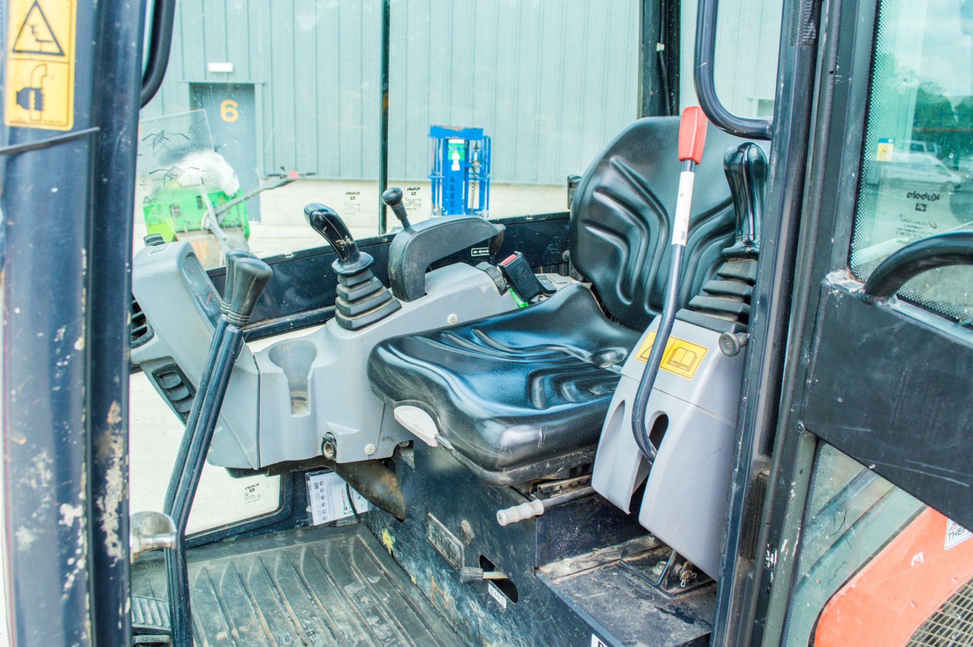 Kubota KX015-4 1.5 tonne rubber tracked mini excavator Year: 2018 S/N: 62600 Recorded Hours: 1604 - Image 16 of 19