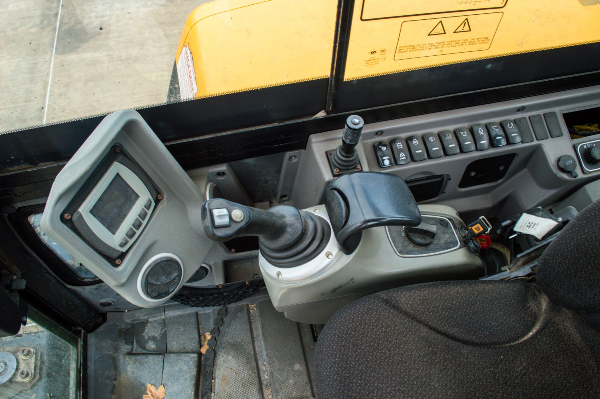 JCB 65R-1 6.5 tonne rubber tracked midi excavator Year: 2015 S/N: 914111 Recorded Hours: 478 - Image 19 of 20