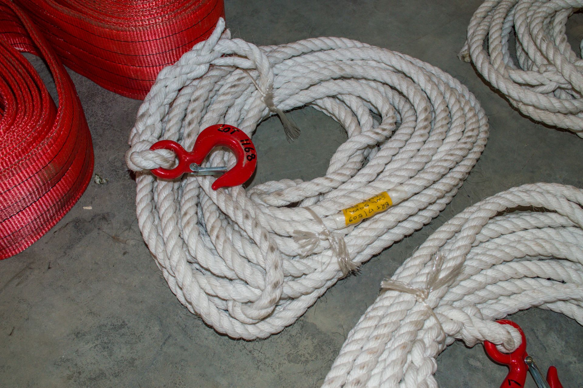 50kg lifting rope c/w hook ** New and unused **